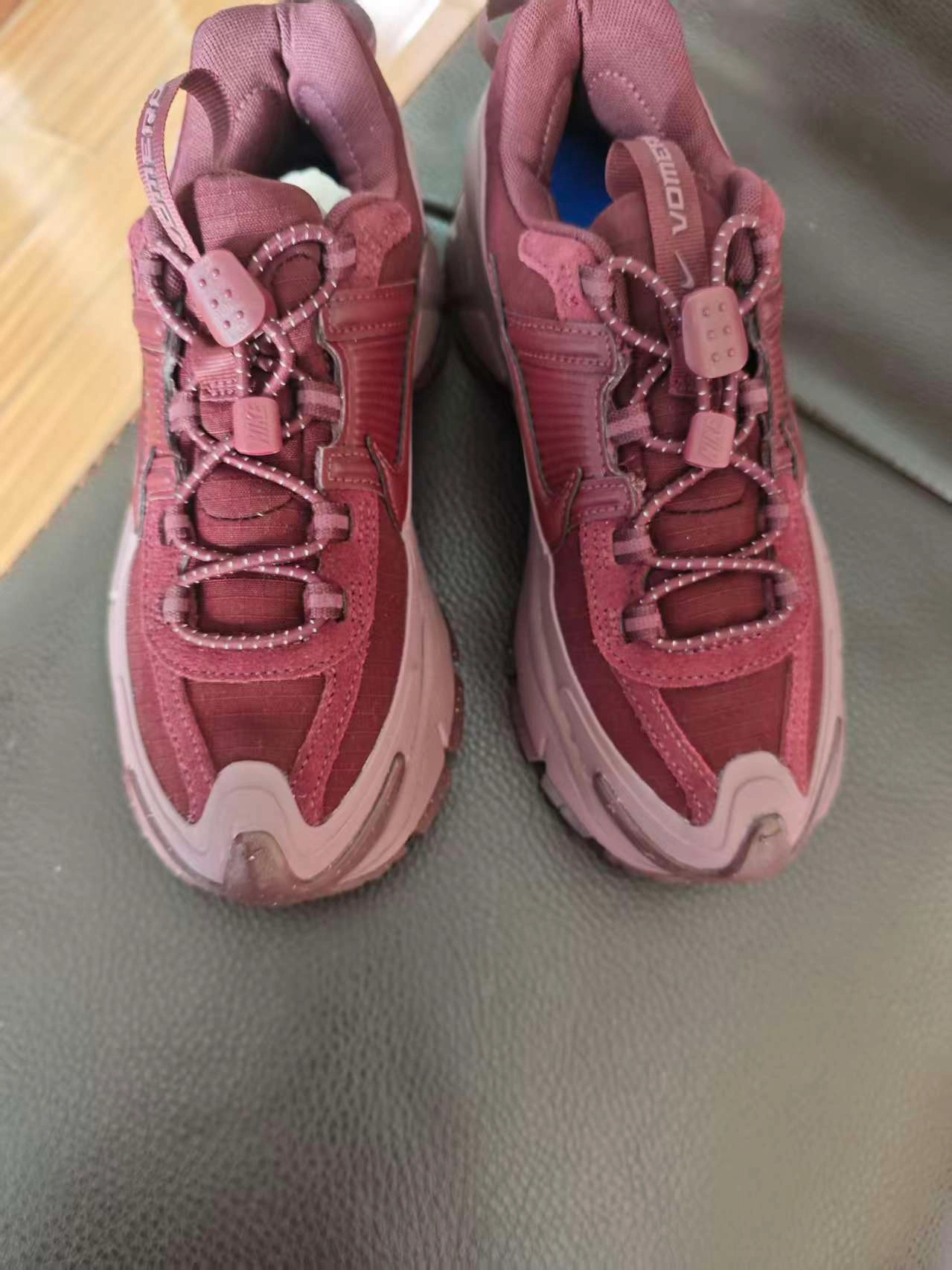 custom review-Nike ZOOM VOMERO ROAM Rebound Support Беговые кроссовки Женские Бордовый