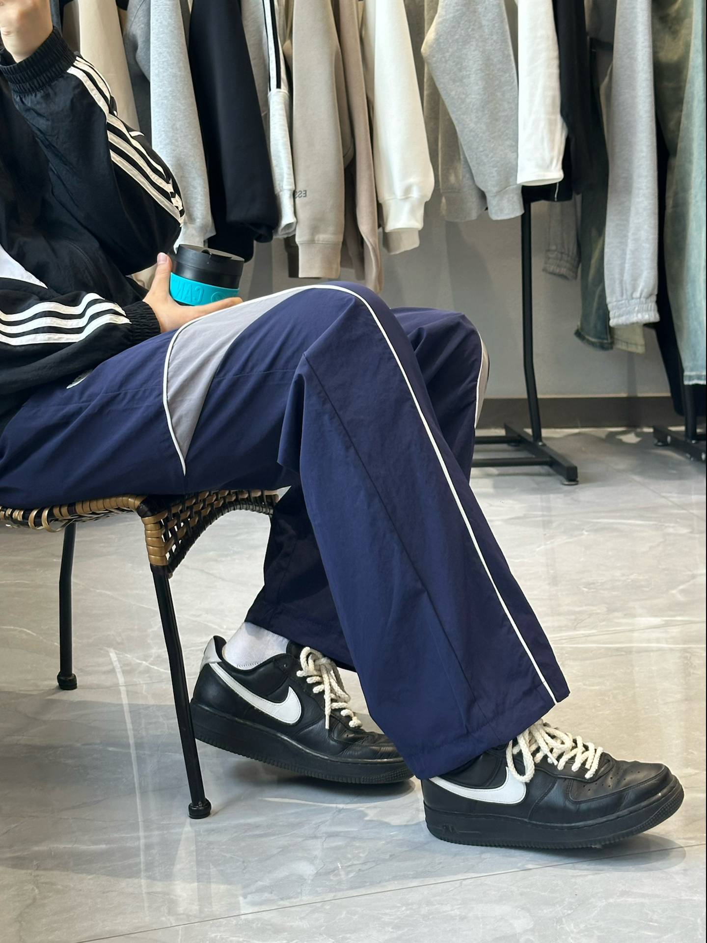 健身房选什么裤子:藏青蓝复古运动裤!