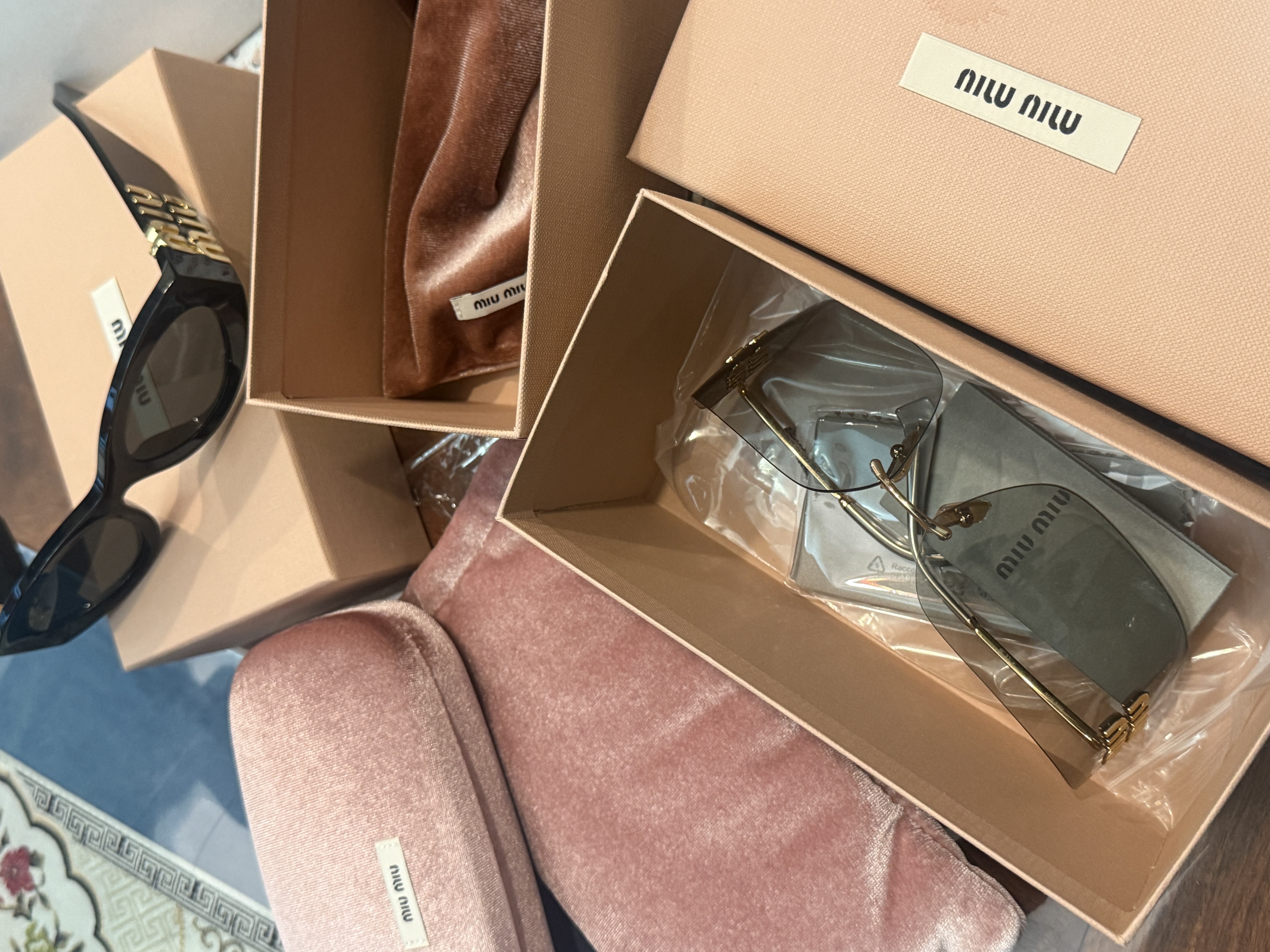 custom review-MIU MIU Сплав Нерегулярная форма Солнцезащитные очки Женские Золото