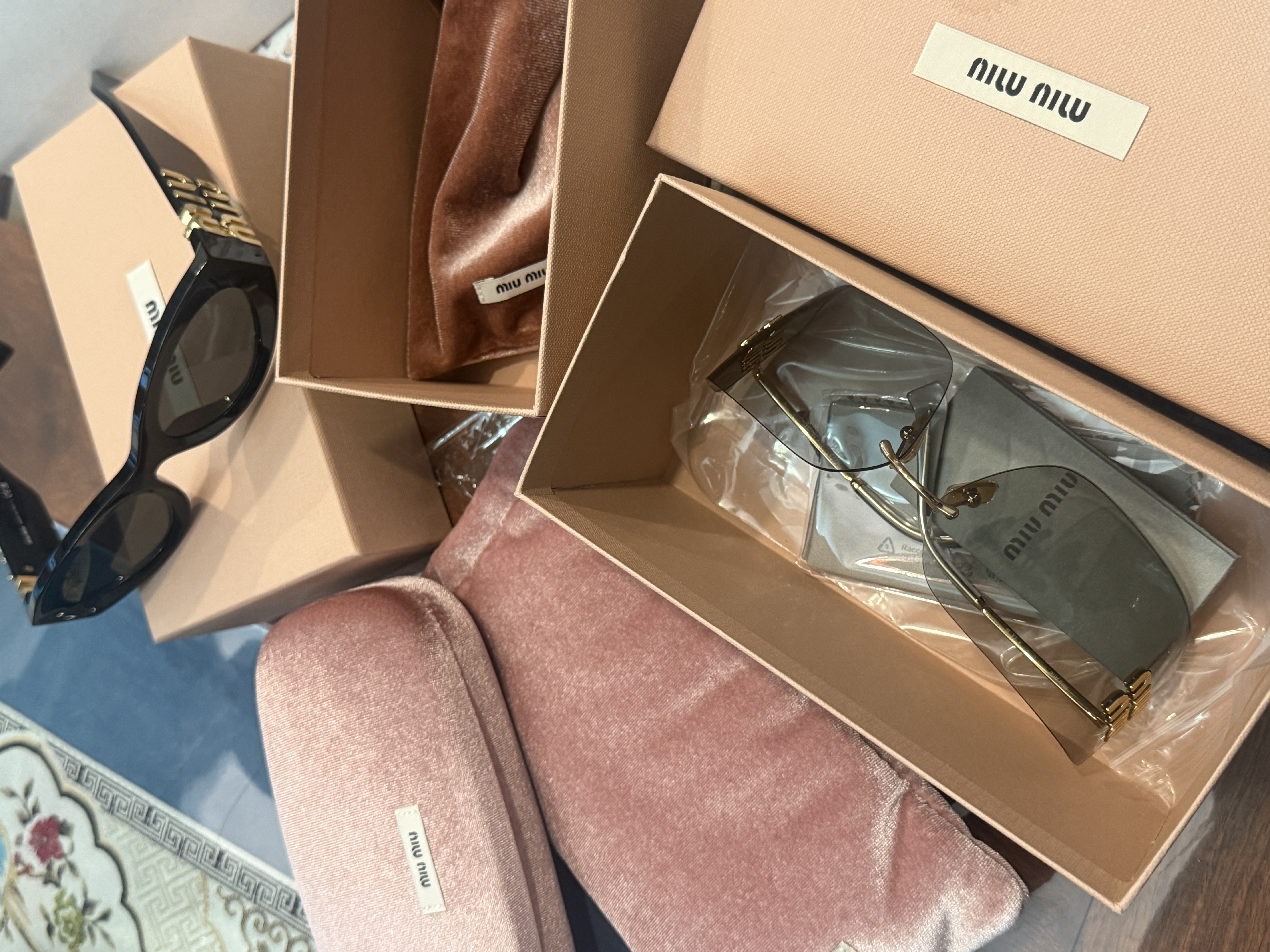 custom review-MIU MIU Сплав Нерегулярная форма Солнцезащитные очки Женские Золото