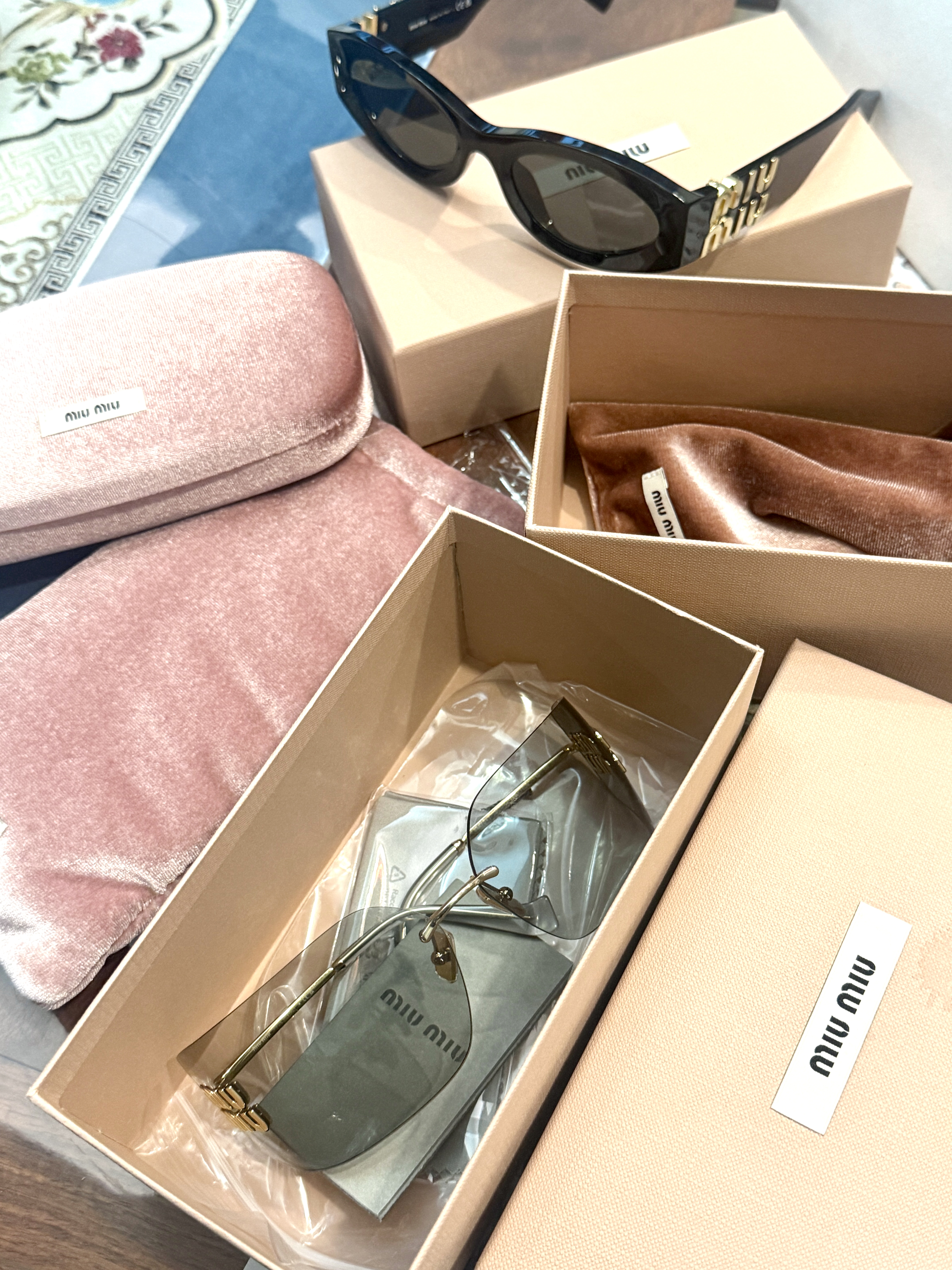 custom review-MIU MIU Сплав Нерегулярная форма Солнцезащитные очки Женские Золото