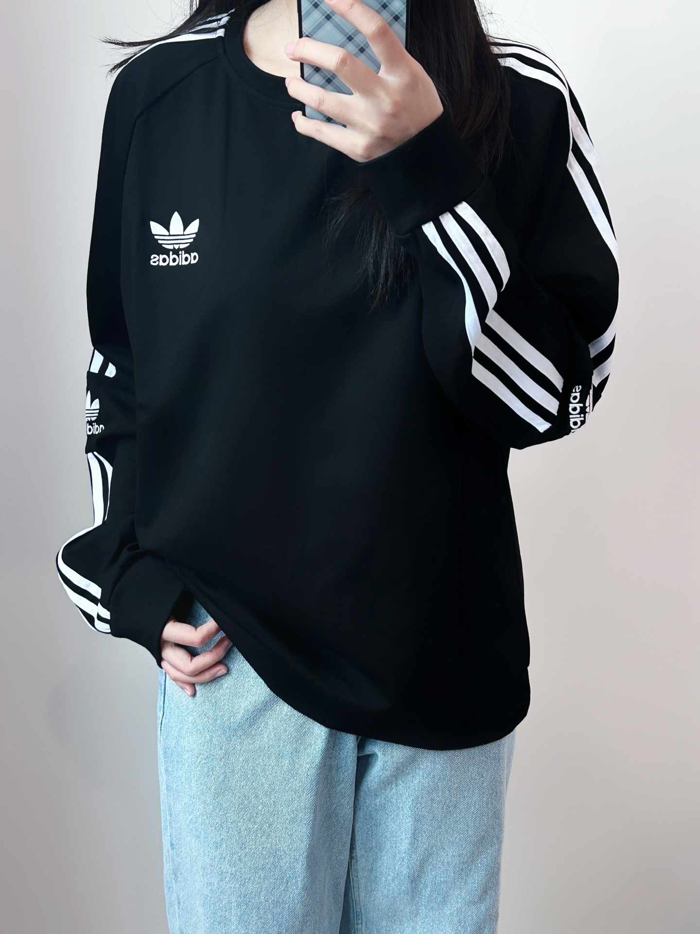 出门哦
#adidas三叶草☘ #女大学生的ootd #今日份穿搭🟨阿迪达斯
