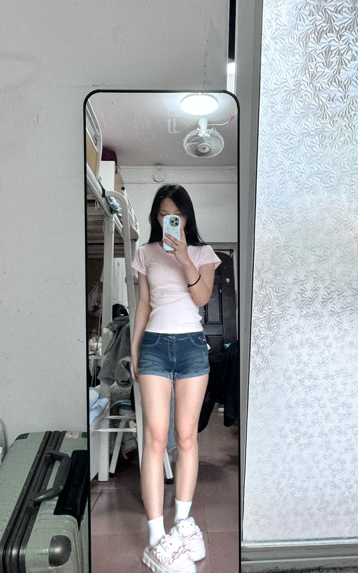 夏天这样穿 回头率超高超级出片 藕粉色短袖➕深蓝色短裤 显腿长