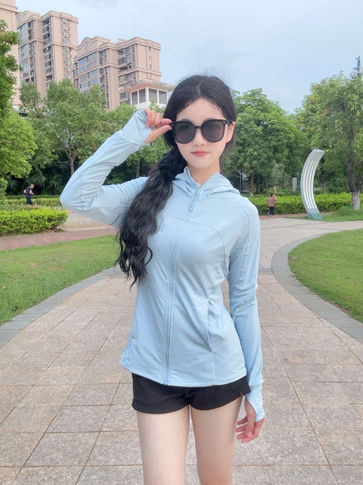 墨镜杀甜酷女孩的夏日出街神搭