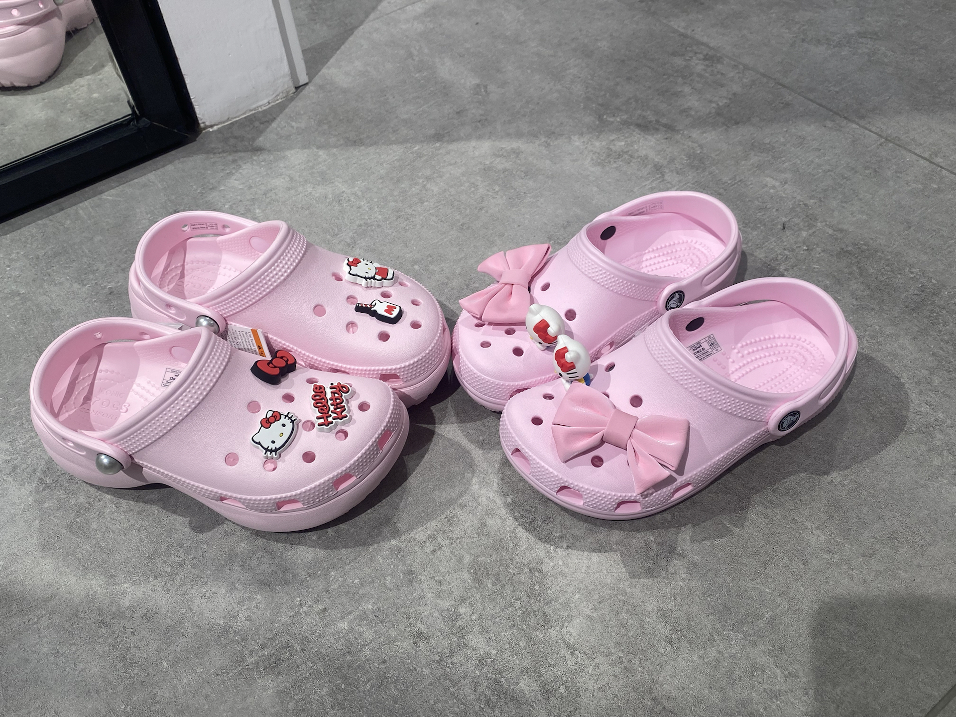 crocs牛奶粉洞洞鞋