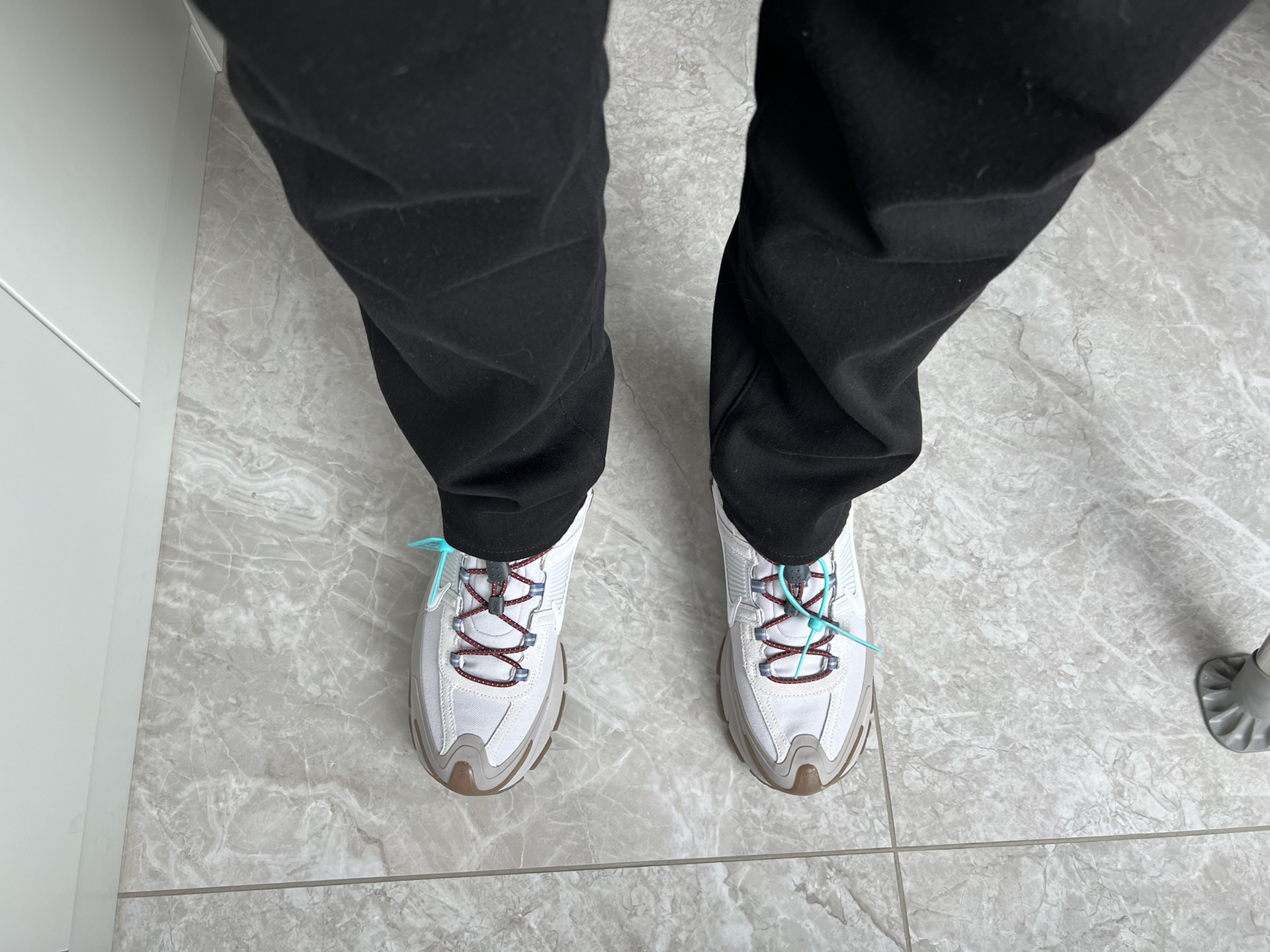 custom review-Nike ZOOM VOMERO ROAM Устойчивый к истиранию Дышащий Низкий Топ Повседневные Тренировки Городские Кроссовки для Коммутирования Беговые Кроссовки Унисекс Экрю