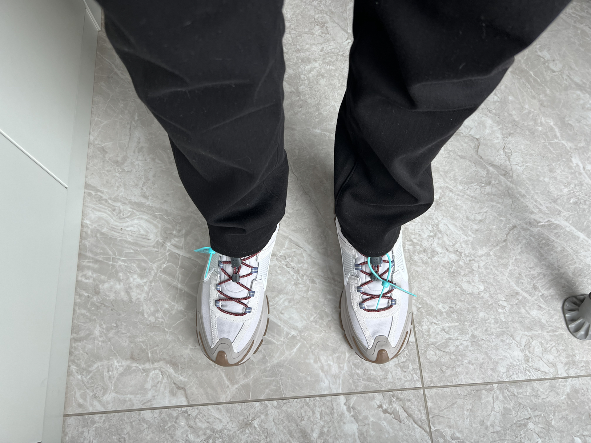 custom review-Nike ZOOM VOMERO ROAM Устойчивый к истиранию Дышащий Низкий Топ Повседневные Тренировки Городские Кроссовки для Коммутирования Беговые Кроссовки Унисекс Экрю