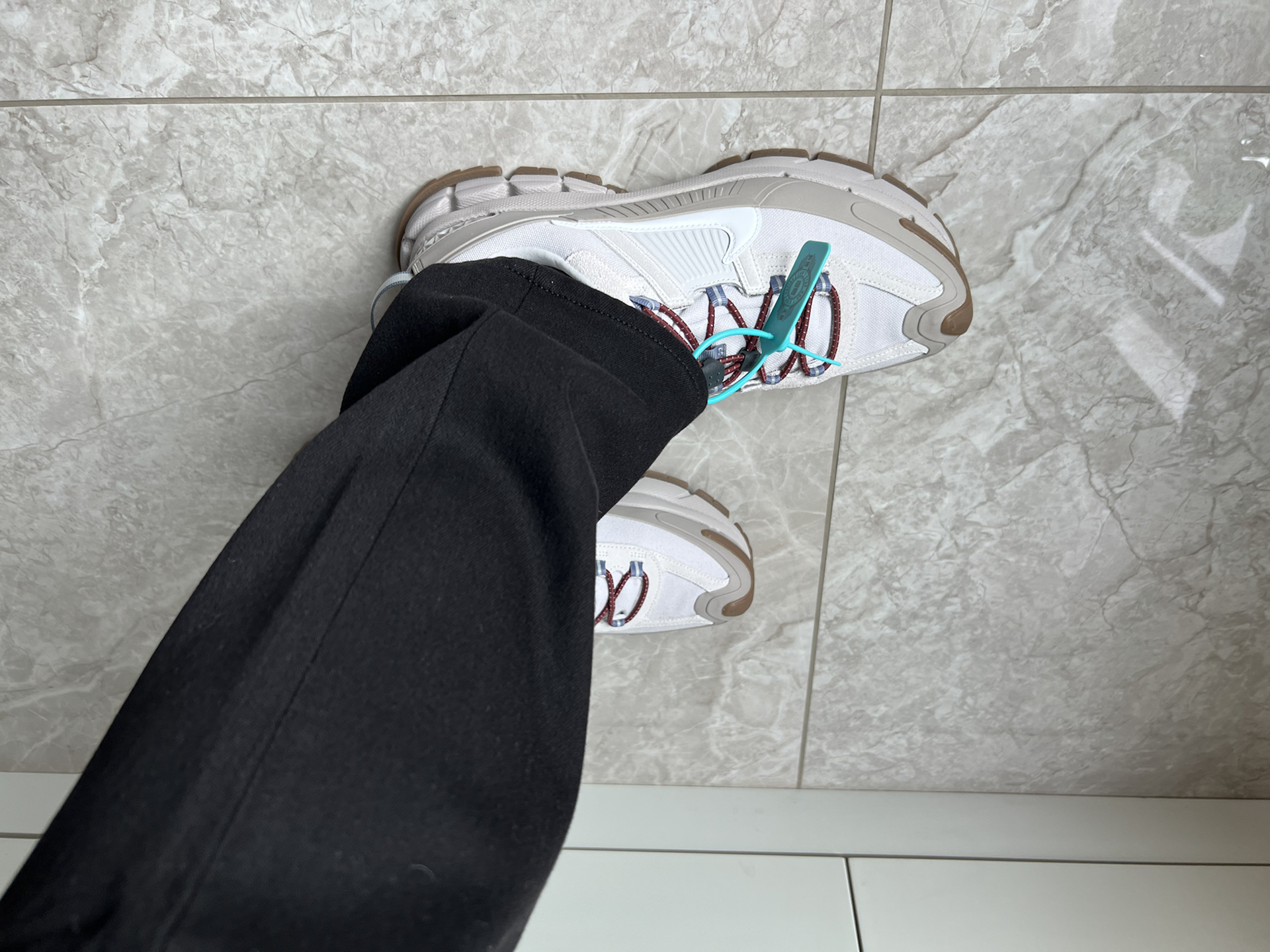 custom review-Nike ZOOM VOMERO ROAM Устойчивый к истиранию Дышащий Низкий Топ Повседневные Тренировки Городские Кроссовки для Коммутирования Беговые Кроссовки Унисекс Экрю