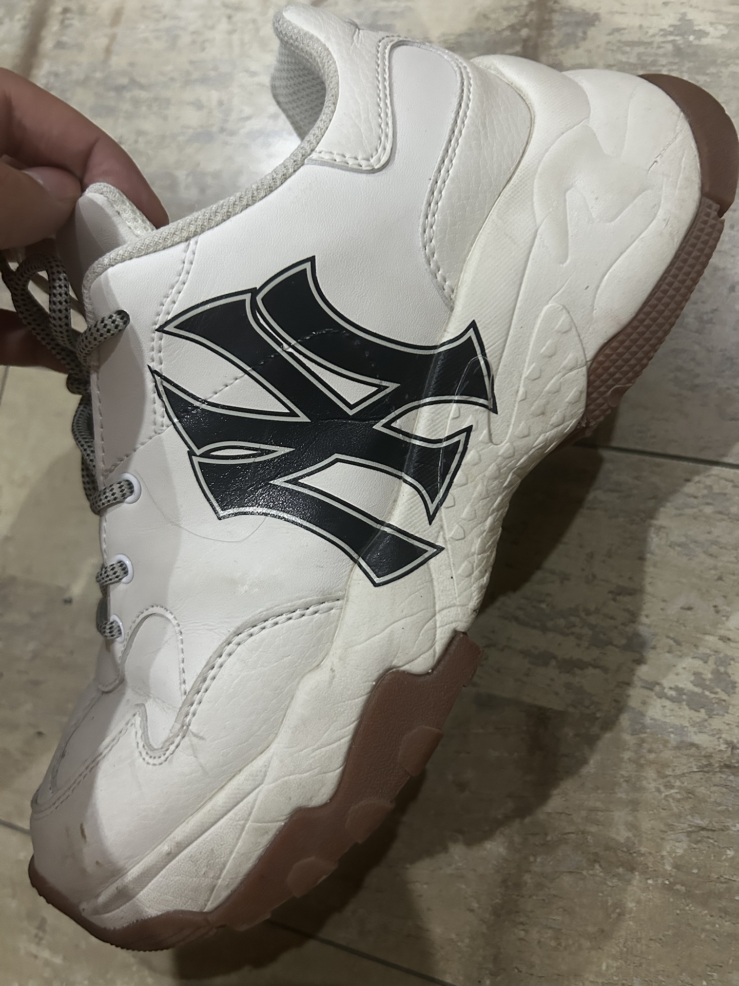 笑死了 一开始我真的觉得这双鞋很丑没想到到了之后