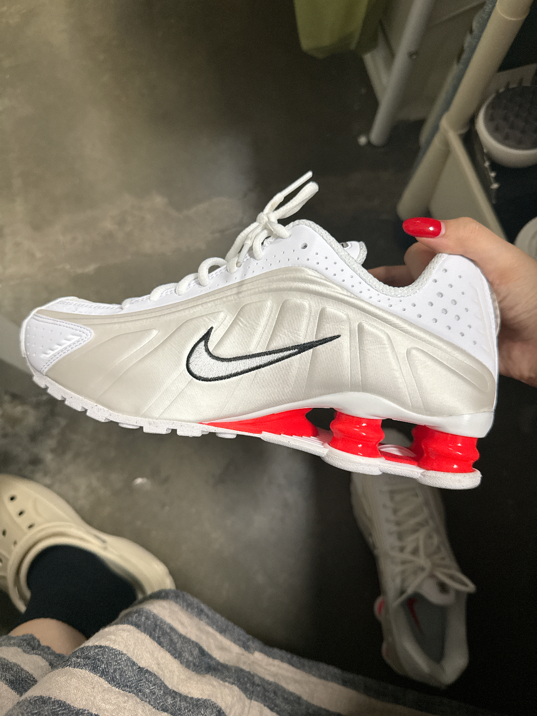 custom review-Nike Shox R4 Устойчивый к истиранию Дышащий Поддерживающий Низкий Верх Повседневная Беговая Обувь Женская Белая