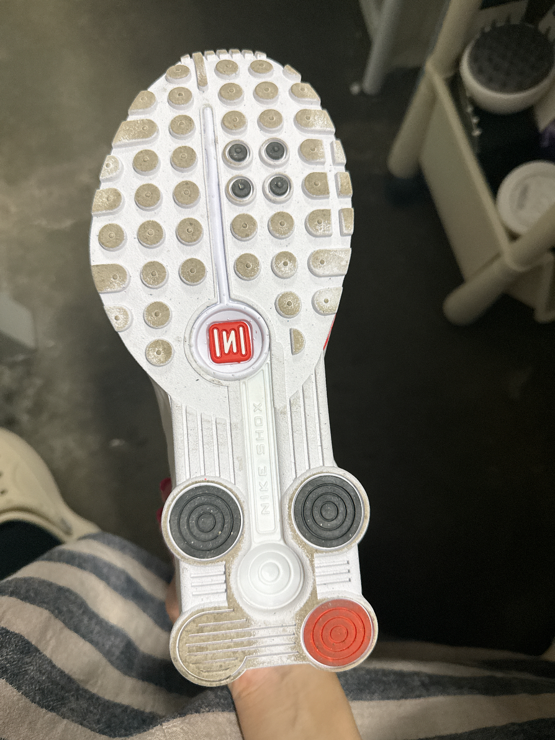 custom review-Nike Shox R4 Устойчивый к истиранию Дышащий Поддерживающий Низкий Верх Повседневная Беговая Обувь Женская Белая