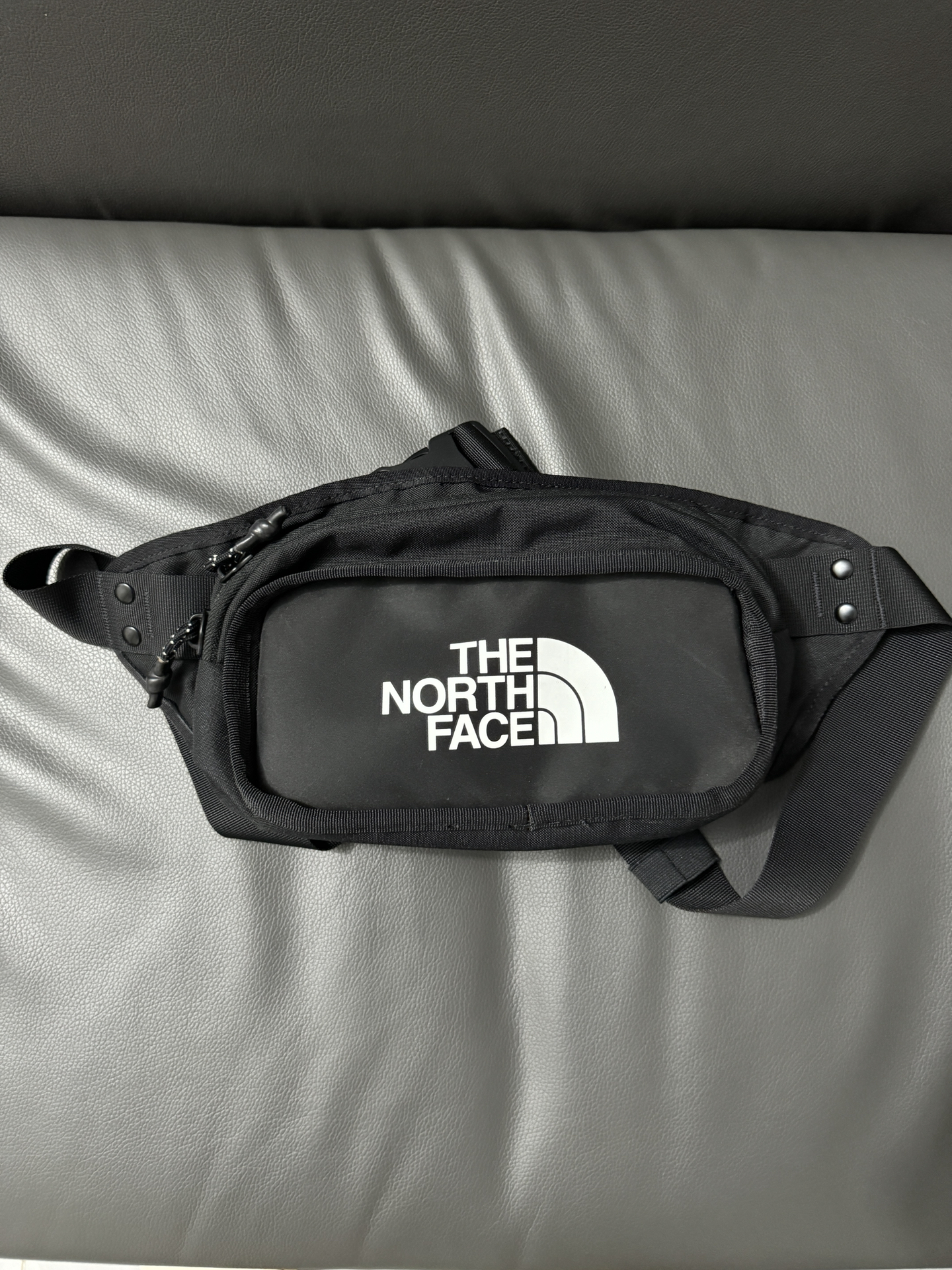 北面经典logo斜挎包