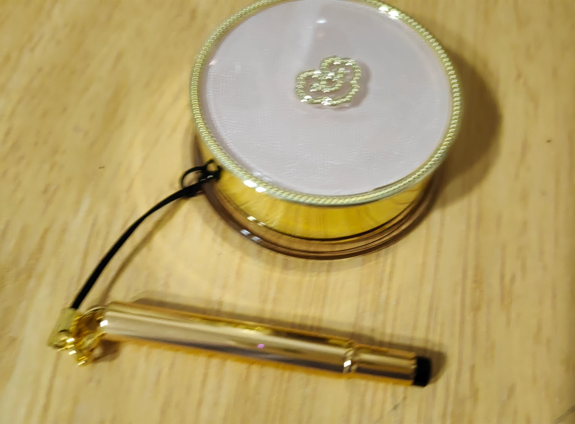 custom review-История whoo Archstar Collection Роскошный Полотняной Вязаный Бальзам для губ Увлажнение Питание