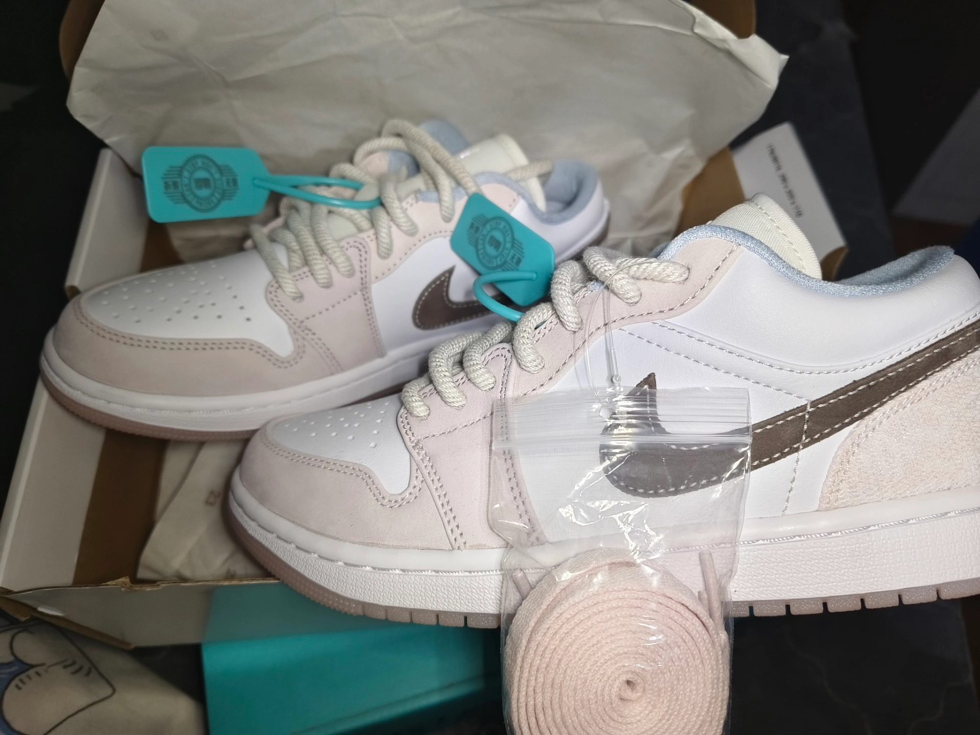 custom review-Jordan Air Jordan 1 Нижняя юбка Устойчивая к истиранию Низкий топ Винтажные баскетбольные кроссовки Женские Белый Розовый