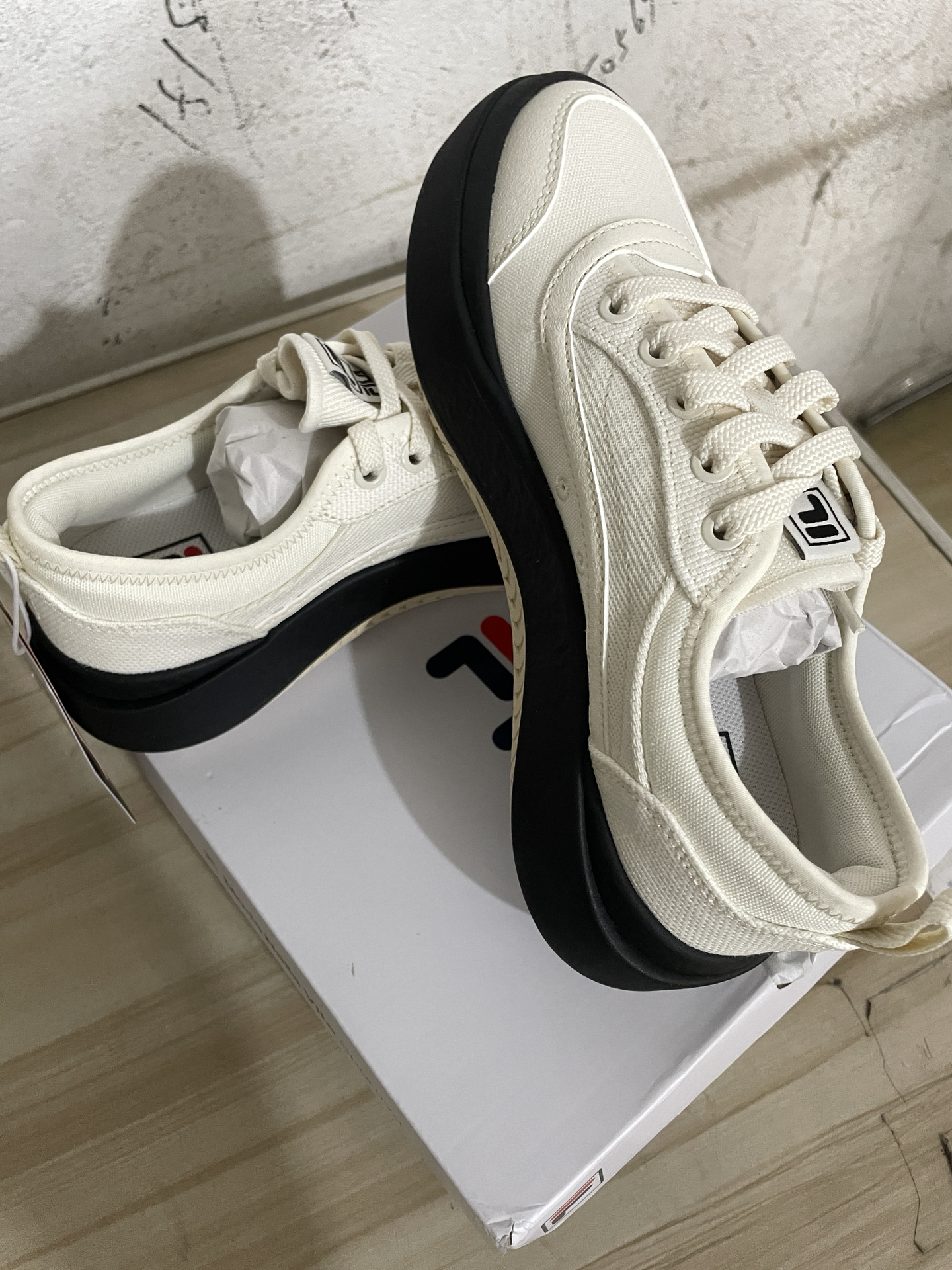 fila斐乐 水母鞋夏季新款时尚复古休闲鞋