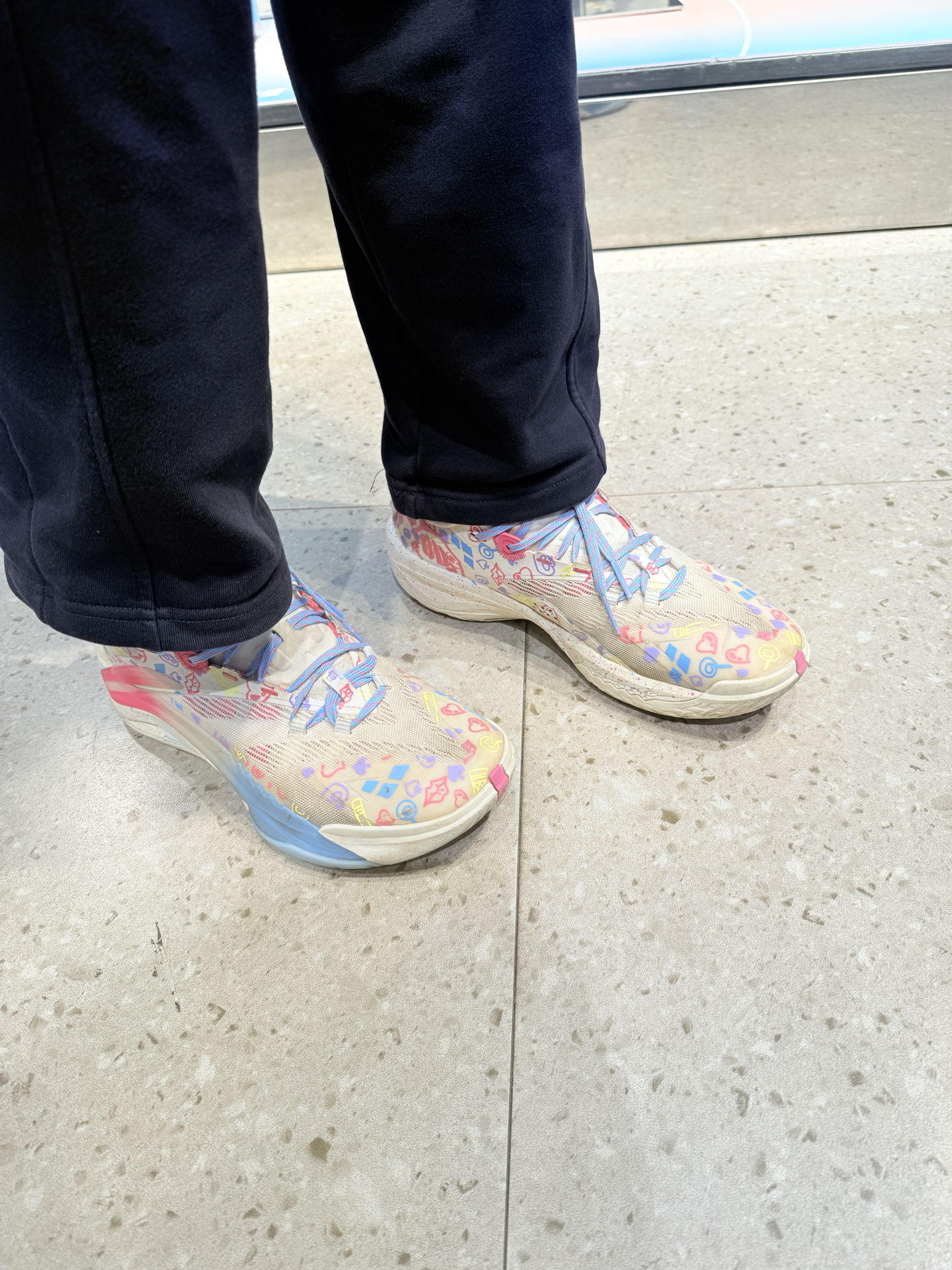 学生党水泥地战神👟篮球鞋看上脚如何