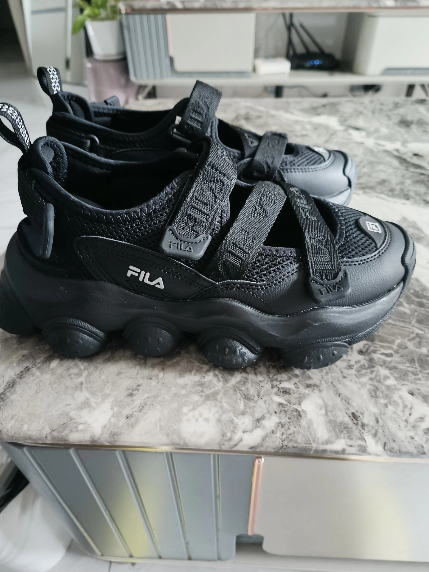 custom review-FILA FRAGOLA Дышащая Увеличивающая Высоту Устойчивая к Износу Амортизация Легкая Обувь для Водных Спорт Женская Черная