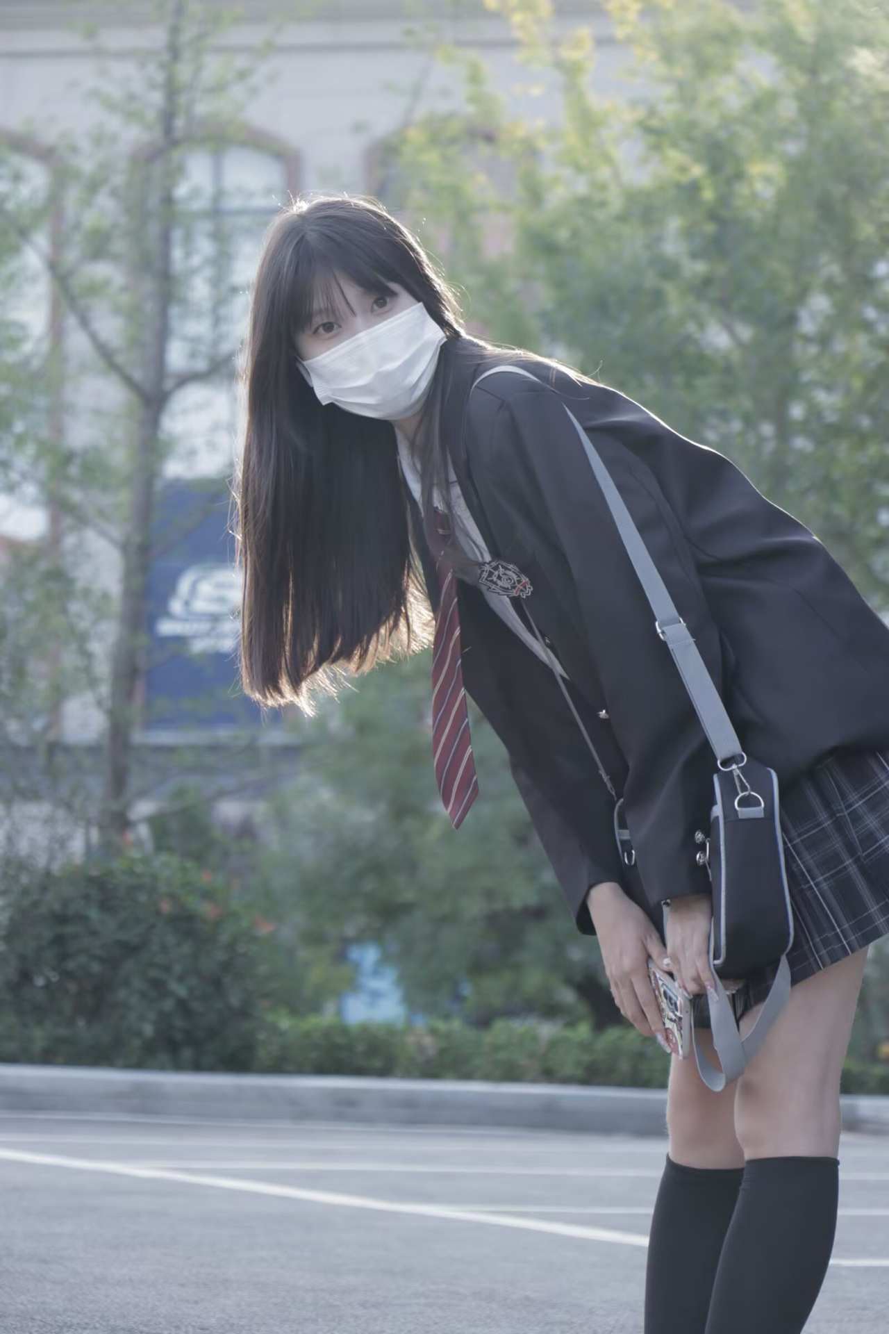 春夏jk制服穿搭:清爽学院风 深色色系搭配,轻盈面料,打造春夏季节的