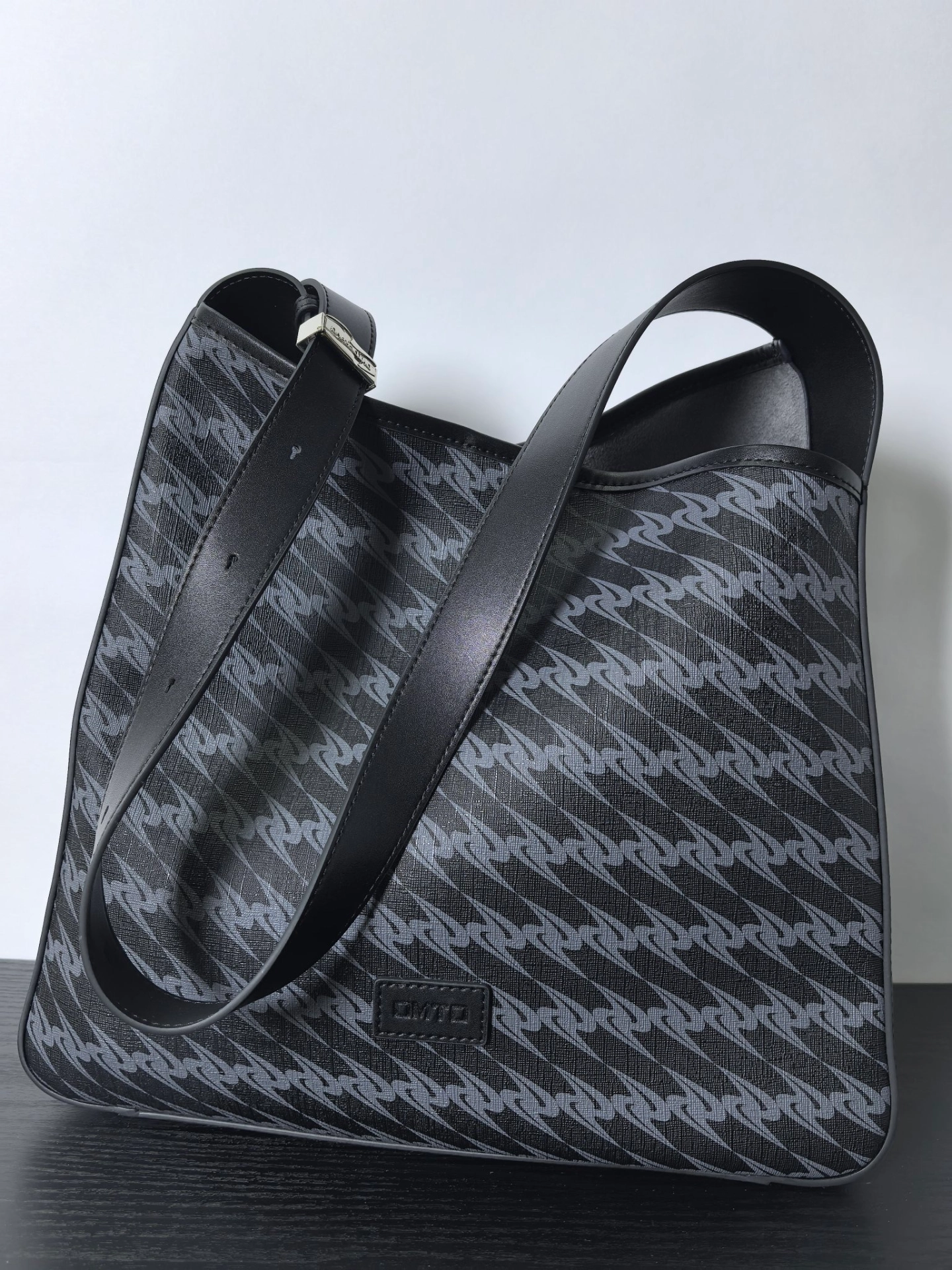 男生背也好看的托特皮质包包😎