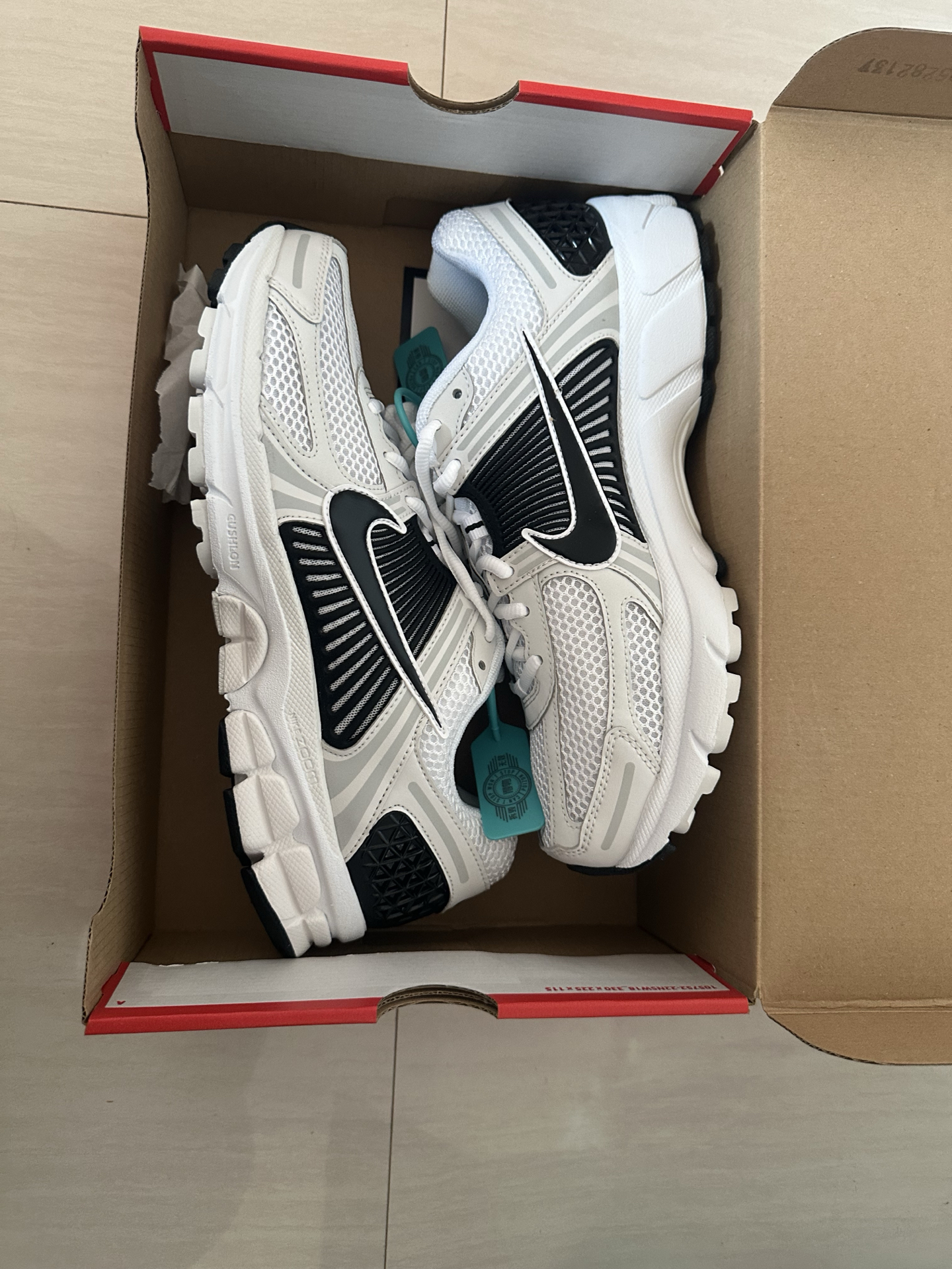 custom review-Nike Air Zoom Vomero 5 Амортизация Низкий Топ Повседневный Тренировки Городской Коммутирование Беговые кроссовки Мужской Белый