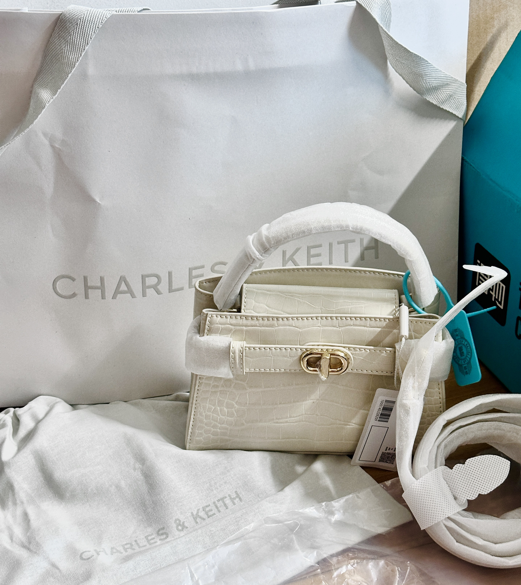 小ck白色鳄鱼纹凯莉包