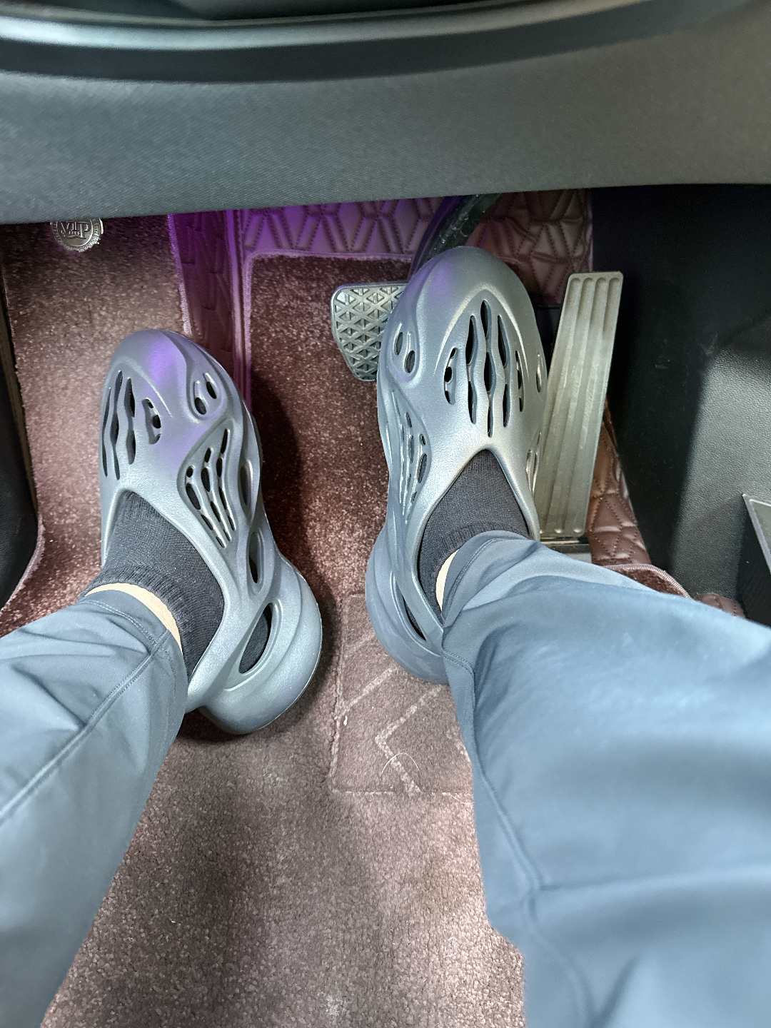 2026년에 꼭 알아야 할 adidas Yeezy Foam Runner 10종과 POIZON의 인증 가이드