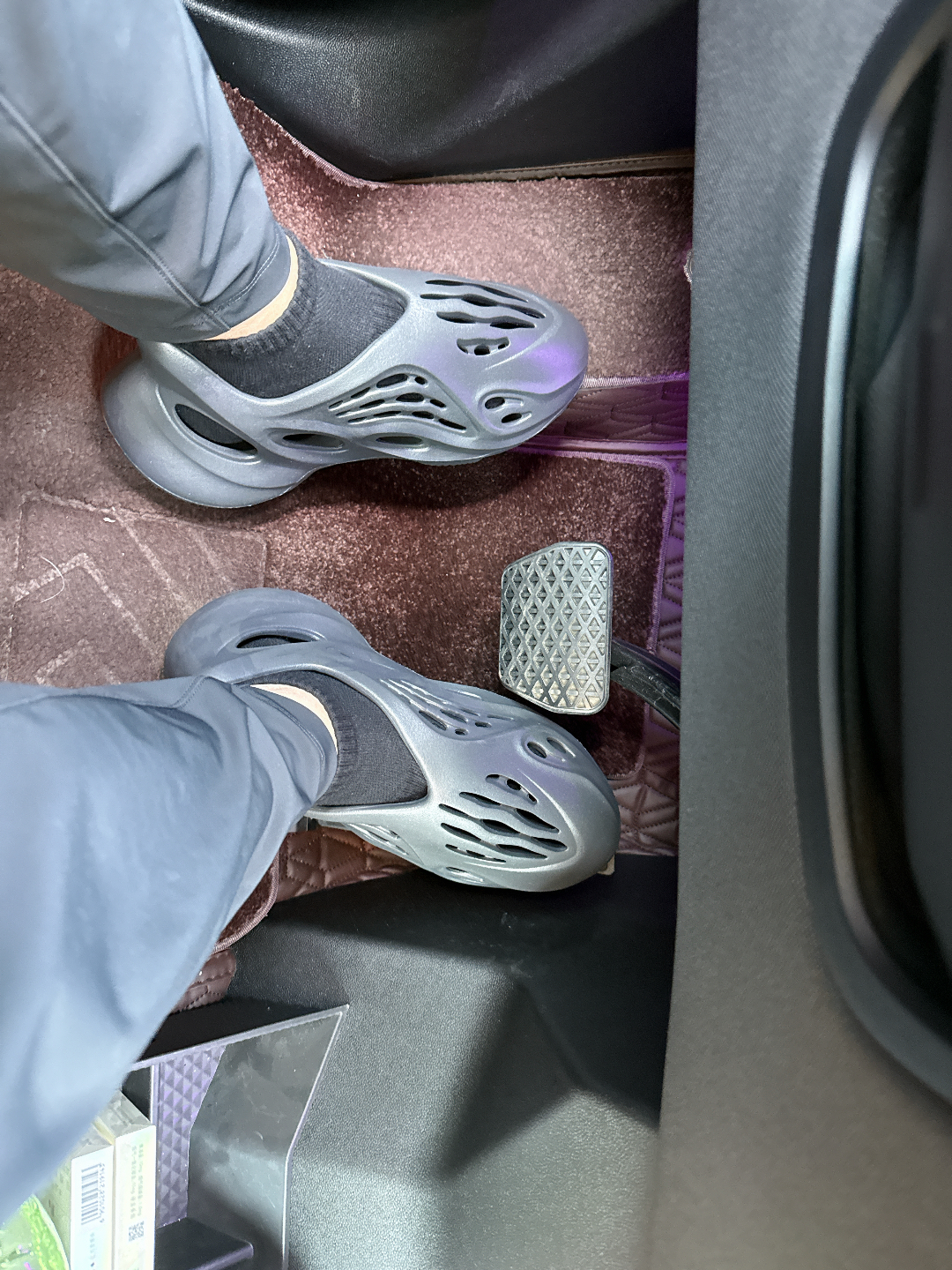 2026년에 꼭 알아야 할 adidas Yeezy Foam Runner 10종과 POIZON의 인증 가이드