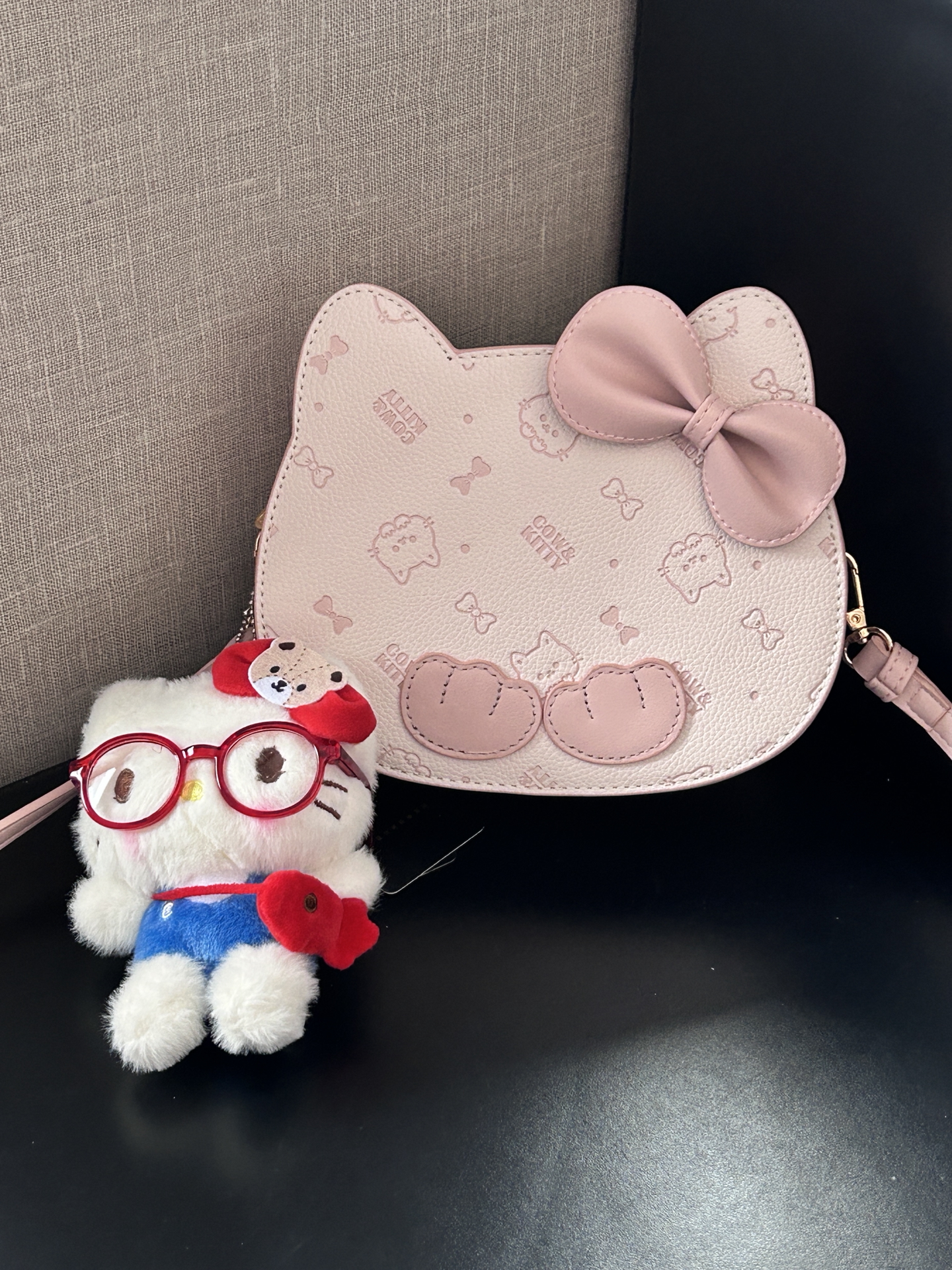 容量也足够用~
#潮玩显眼包来咯 
#分享粉色少女感包包 
#甜妹女孩