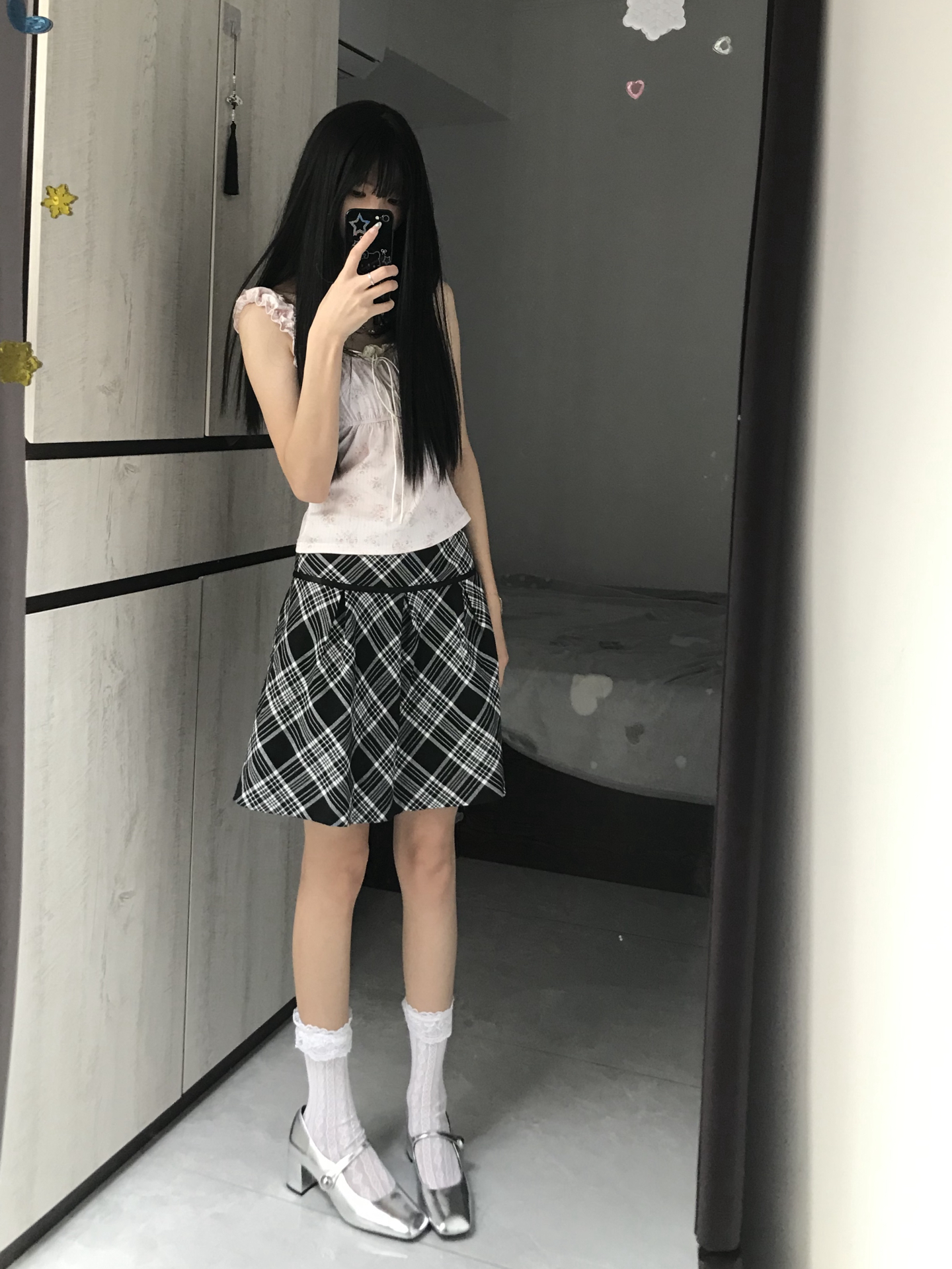 今年流行银色的玛丽珍鞋