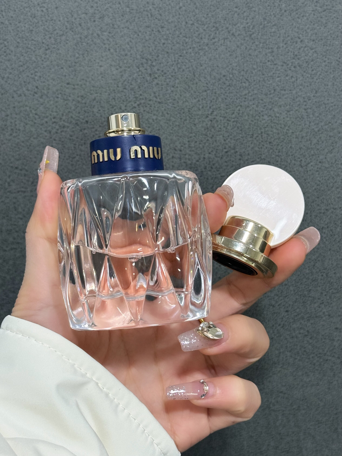 Купить копию брендовой сумки-miumiu Аромат как исп
