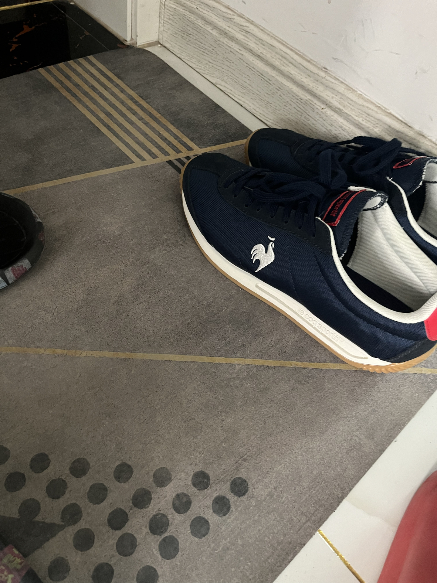 custom review-Le Coq Sportif French Rooster Амортизация Противоскользящий Устойчивый к истиранию Дышащий Отводящий влагу Покрытие