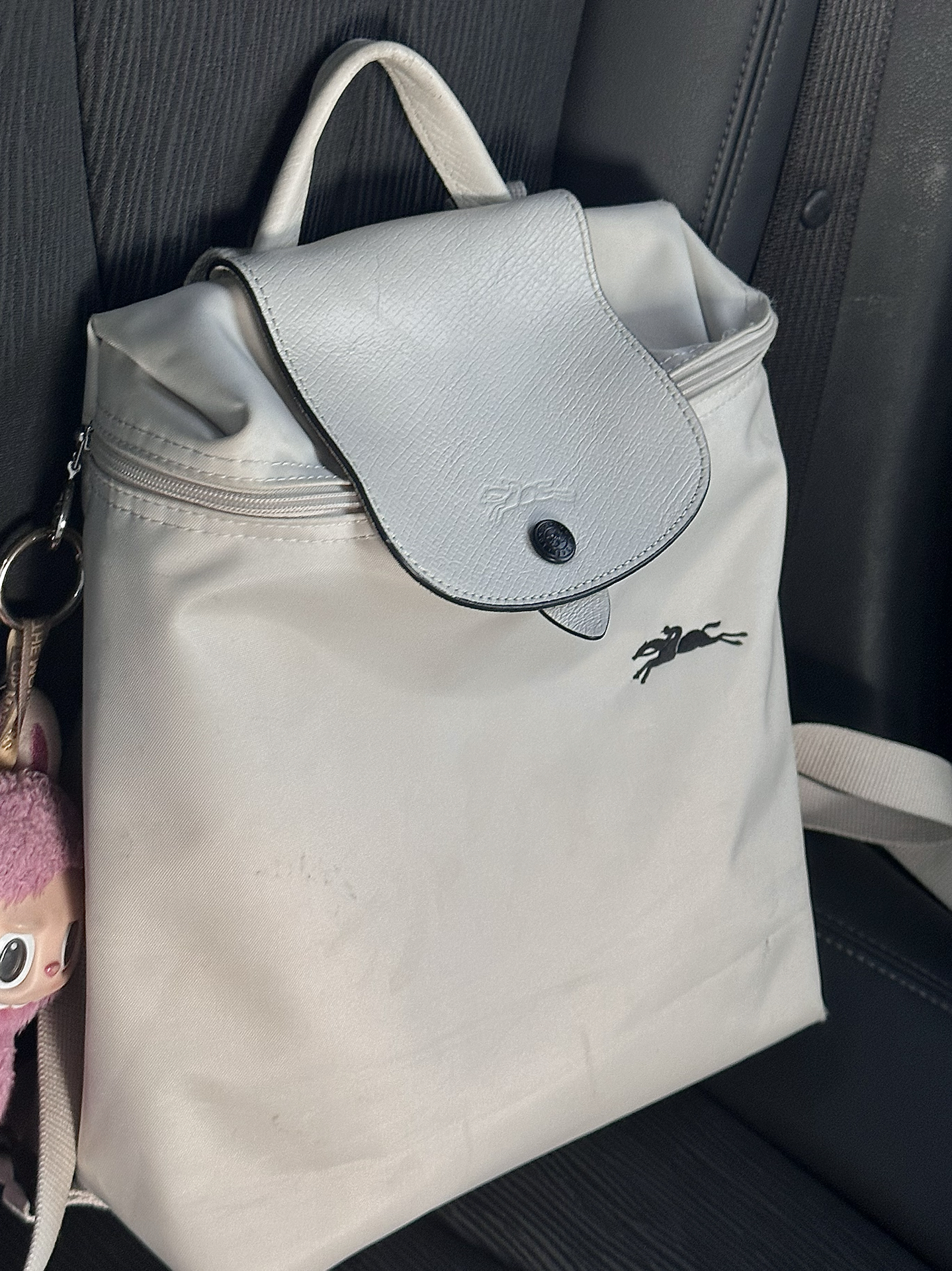 不愧是珑骧的70周年限定山茶花白双肩!