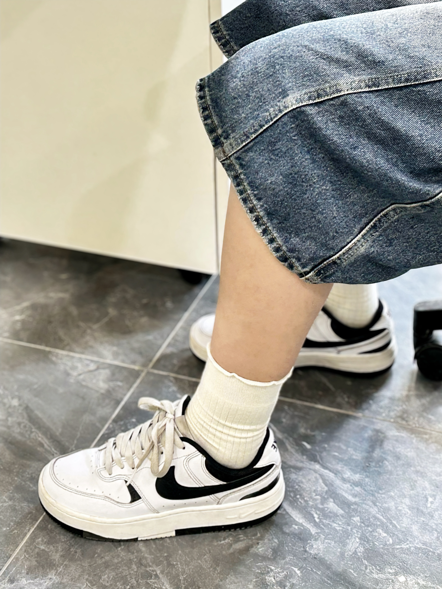 宝藏通勤小白鞋nike,搭配小白袜果然眼前一亮
