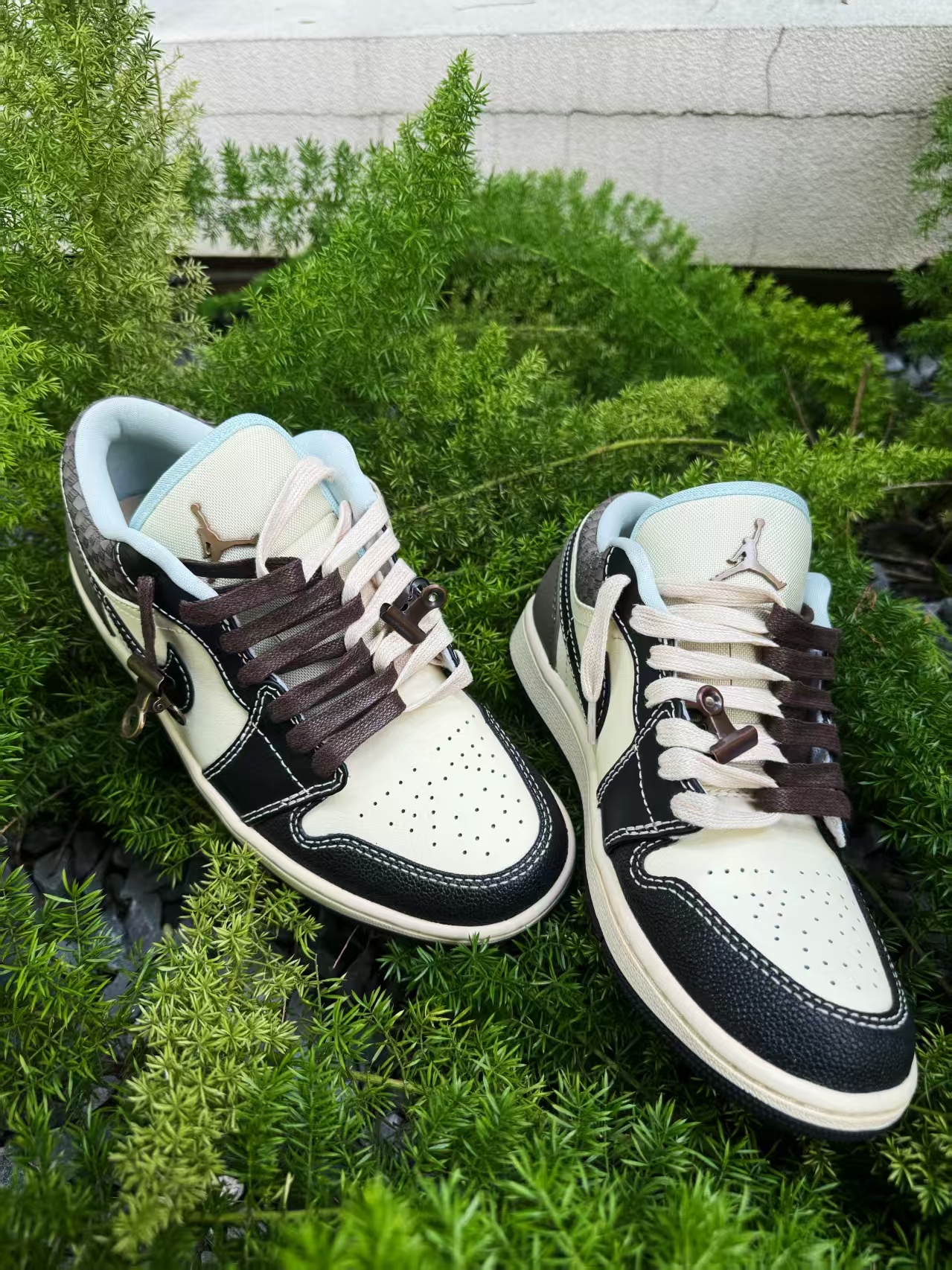 这双鞋子很经典,是aj的经典款,皮面材质挺好打理的