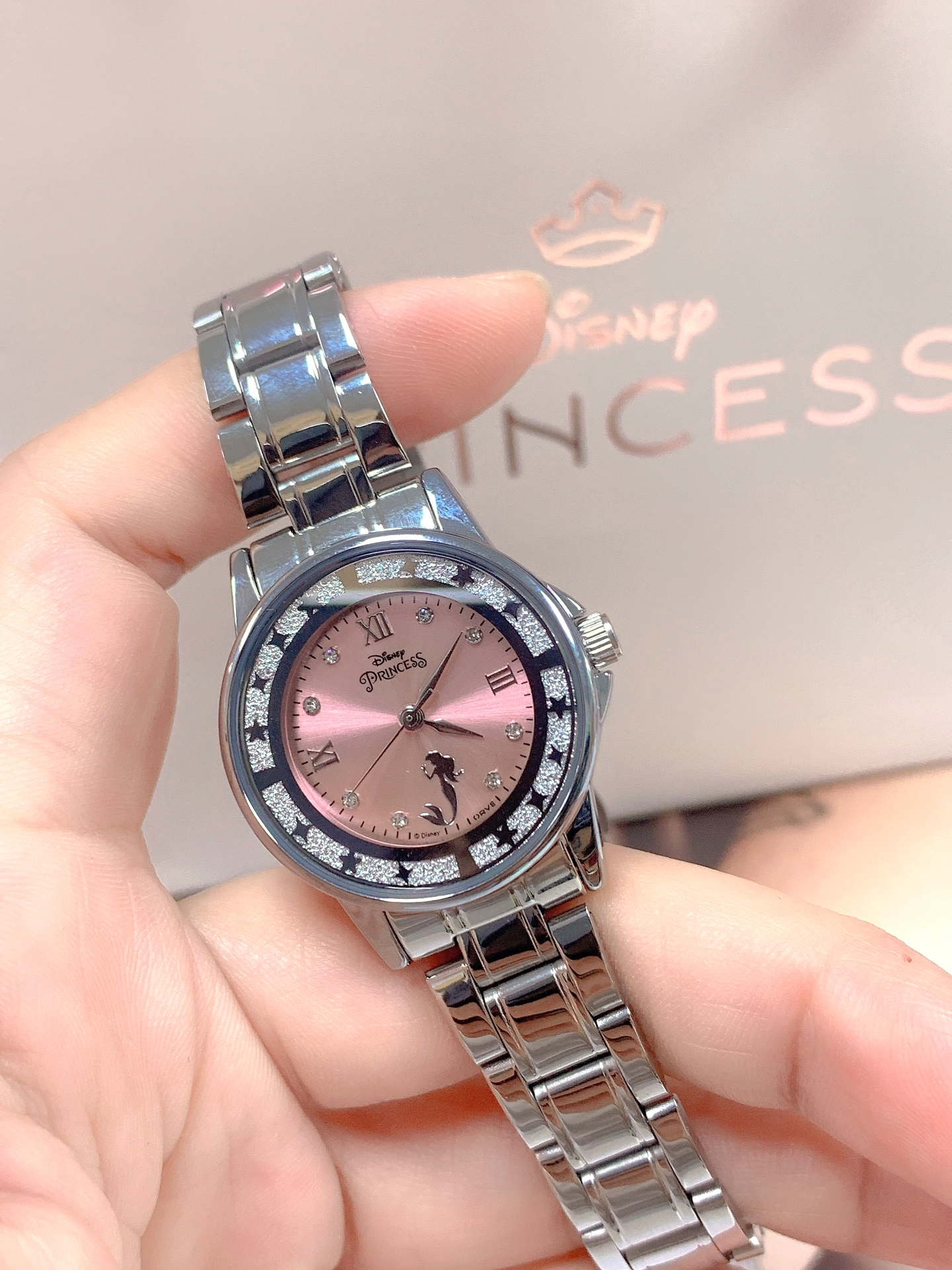 挑表挑到眼花,对比了七八款,最后还是锁死迪士尼美人鱼这块!