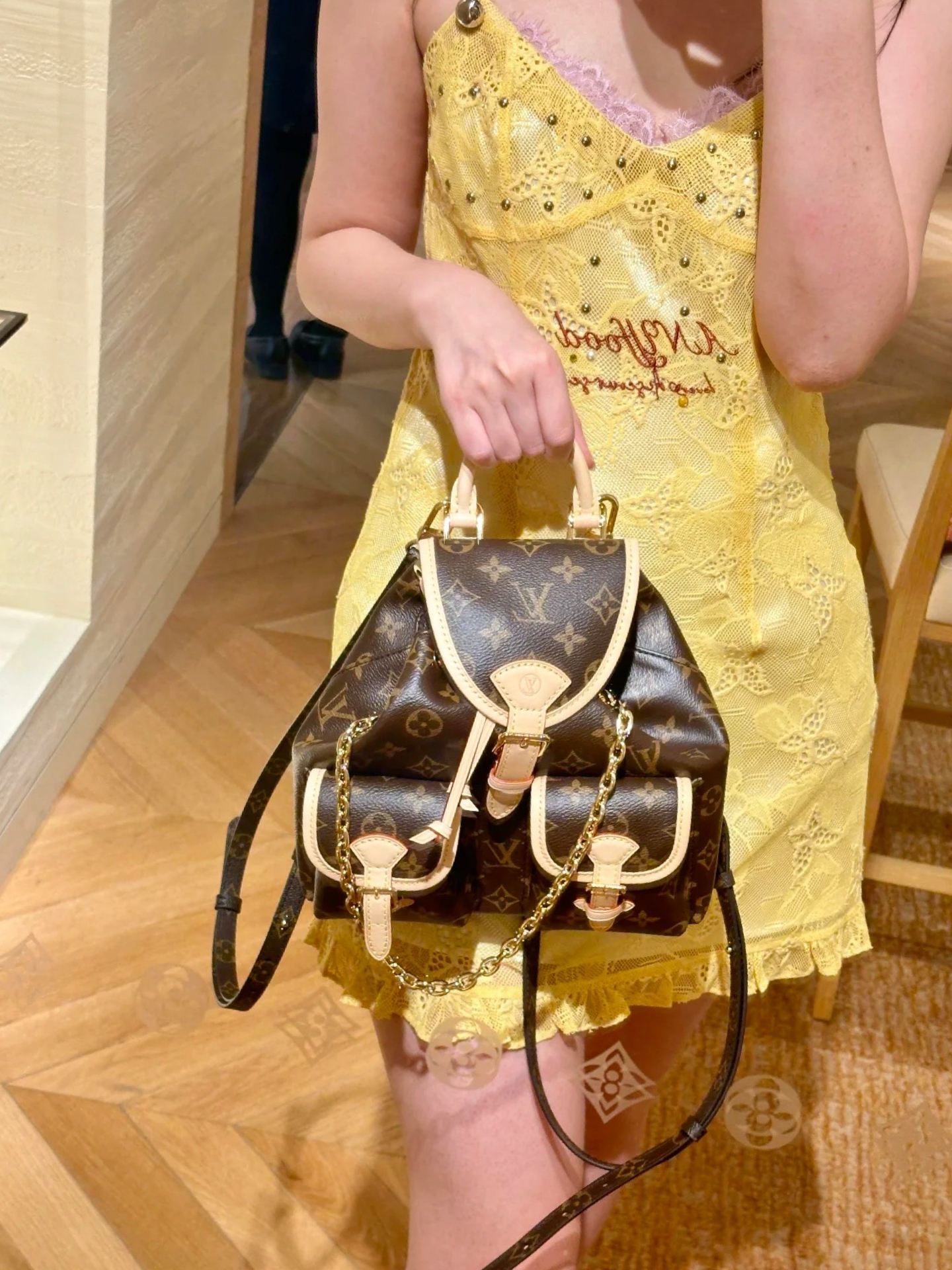 lv2025路易威登新款女士抽绳开合双肩背包手提包斜挎包单肩包