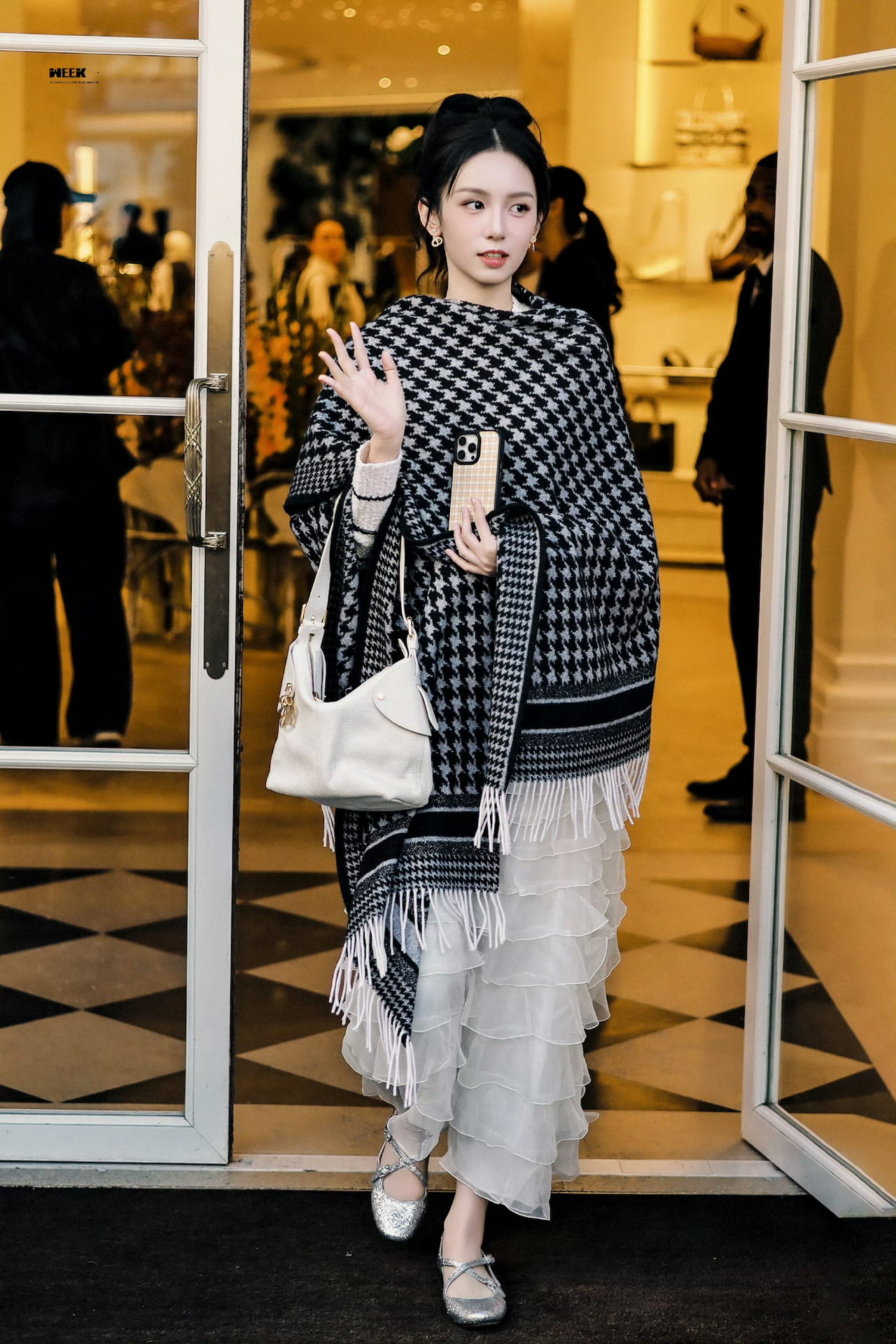 周也巴黎时装周街拍太绝了 优雅又知性