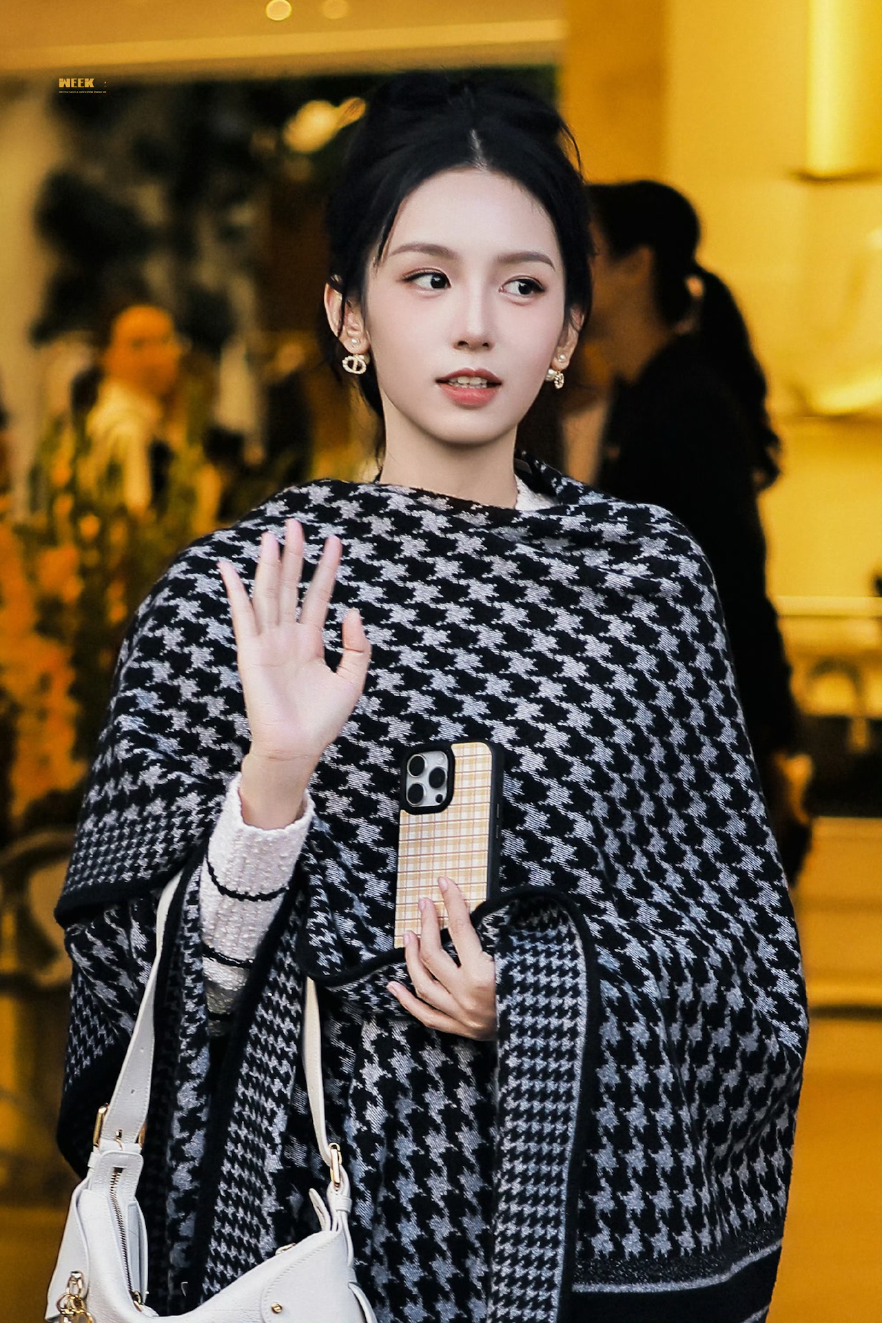 周也巴黎时装周街拍太绝了 优雅又知性