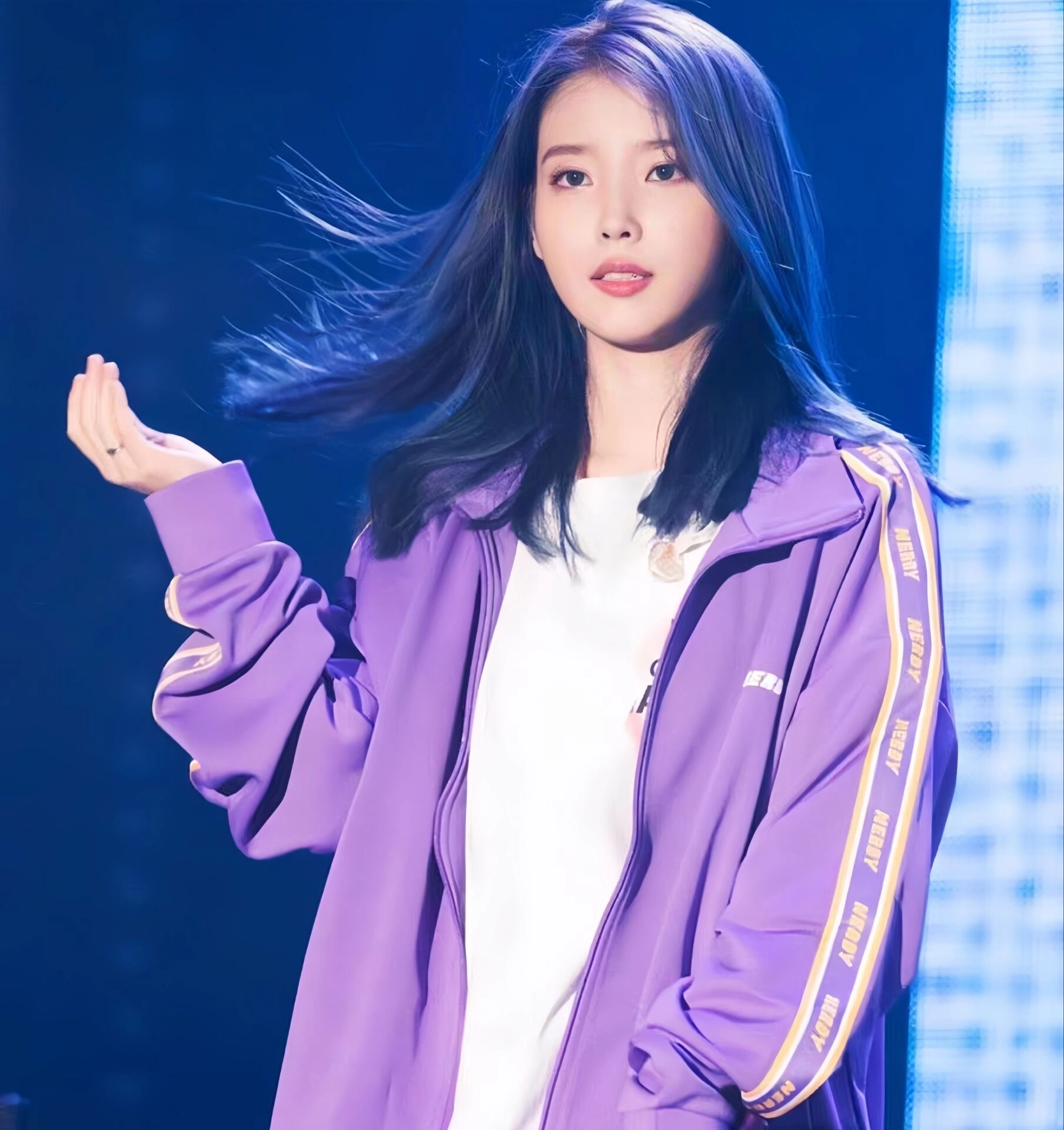 想冲的放心入#iu李知恩