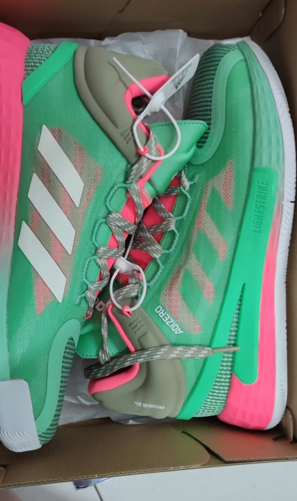 罗斯球鞋系列 #罗斯 
 🔥罗斯11,作为螺丝正代鞋款的最后一双,热度