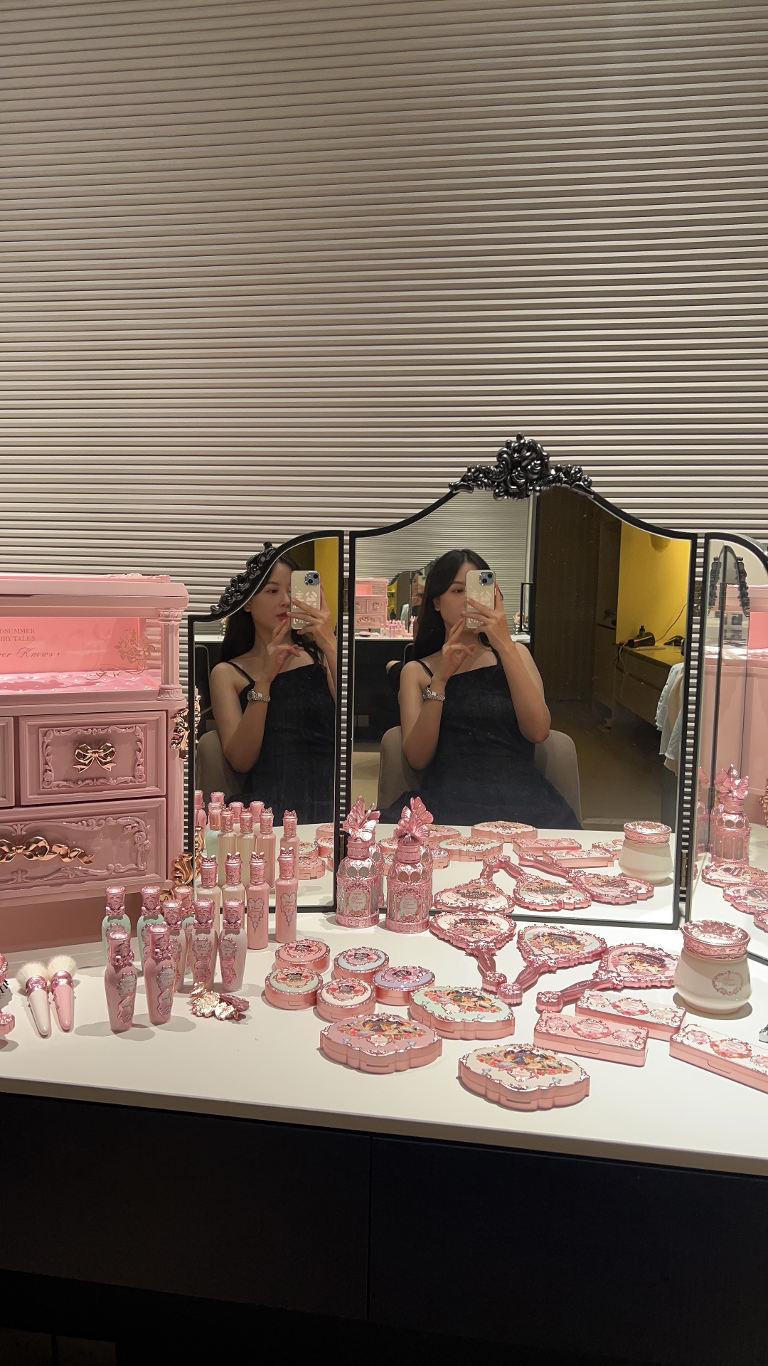 颜色还这么好看
#今日对镜美美哒 #化妆台好物推荐 #少女心粉色系彩妆