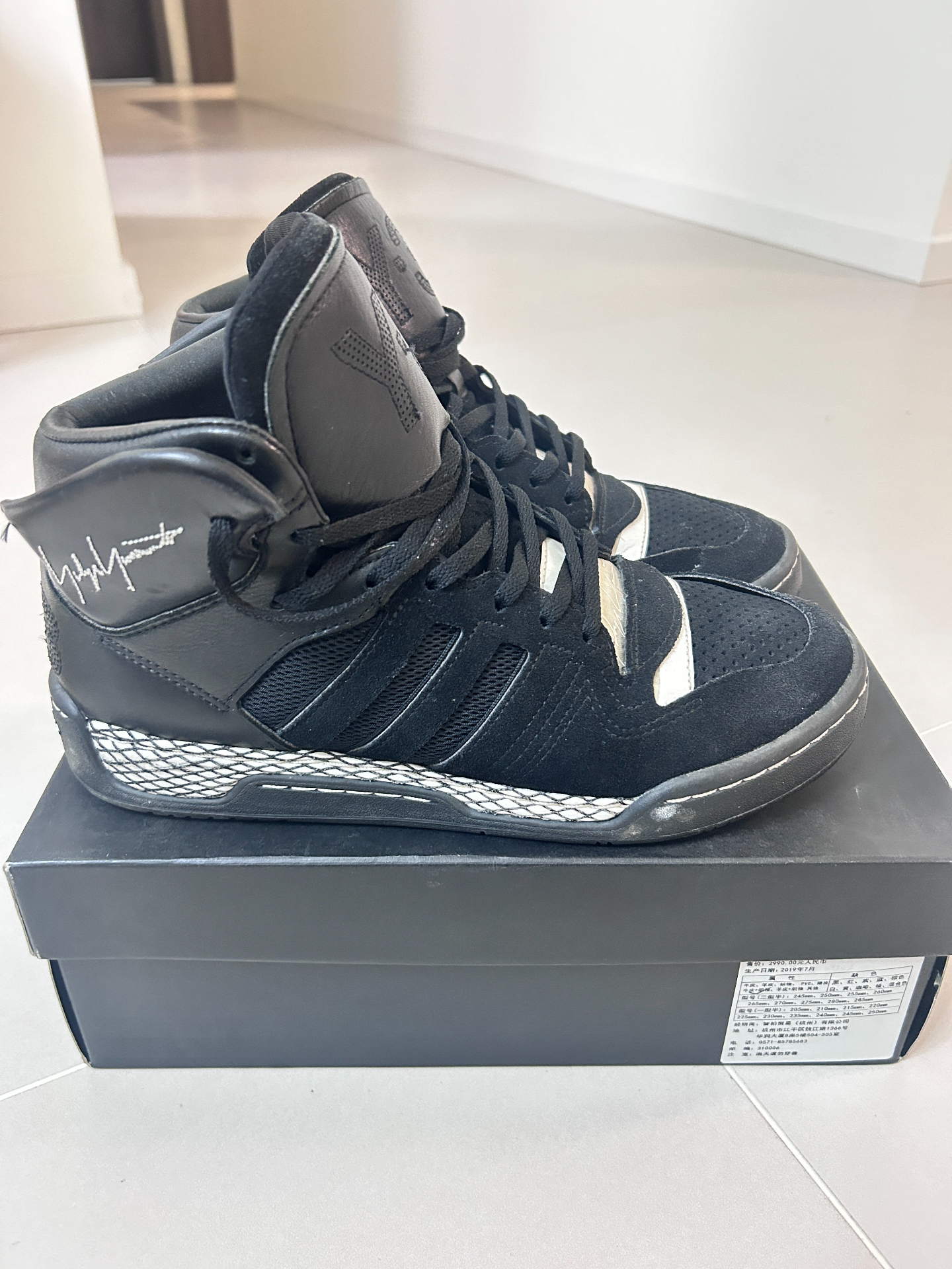 潮人才能驾驭的一双y3高帮板鞋