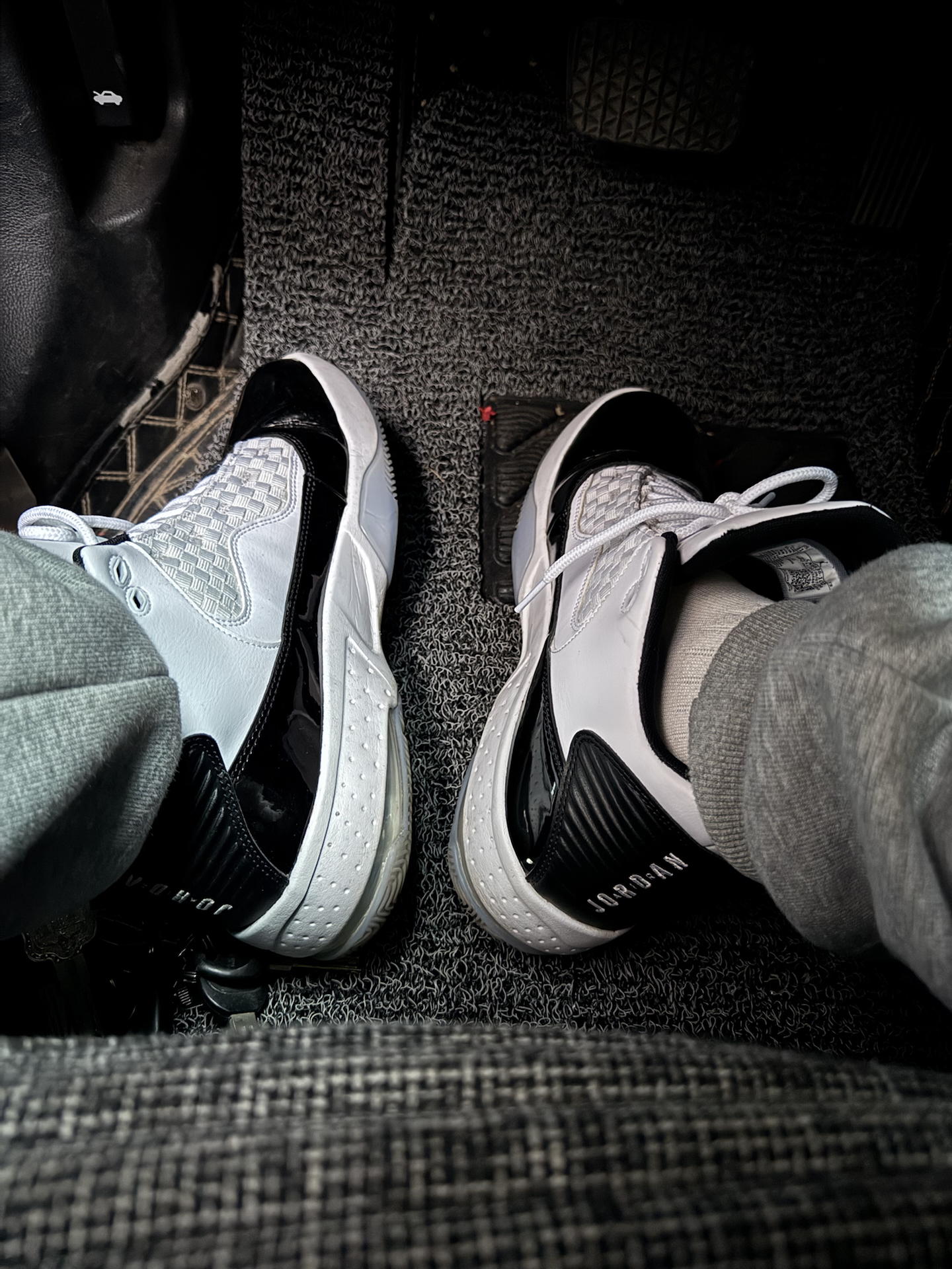 custom review-Jordan Max Aura 2 'Белый Фитнес-красный' Амортизация Износостойкий Высокий Топ Винтажные баскетбольные кроссовки Мужской Белый черный