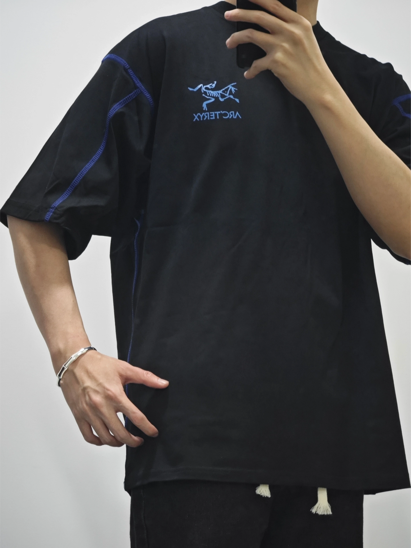 适合男生佩戴的银手镯