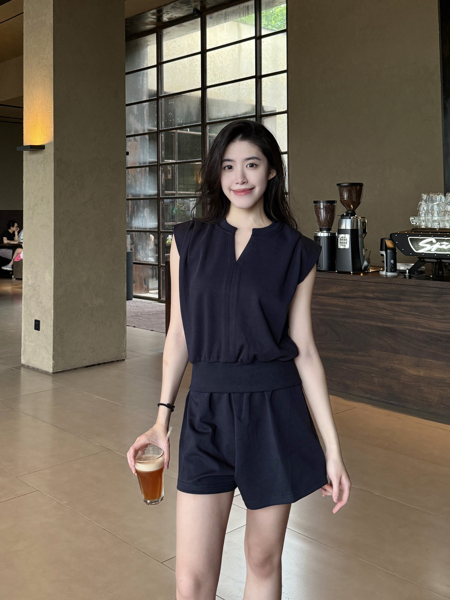 夏日高级感懒人通勤穿搭