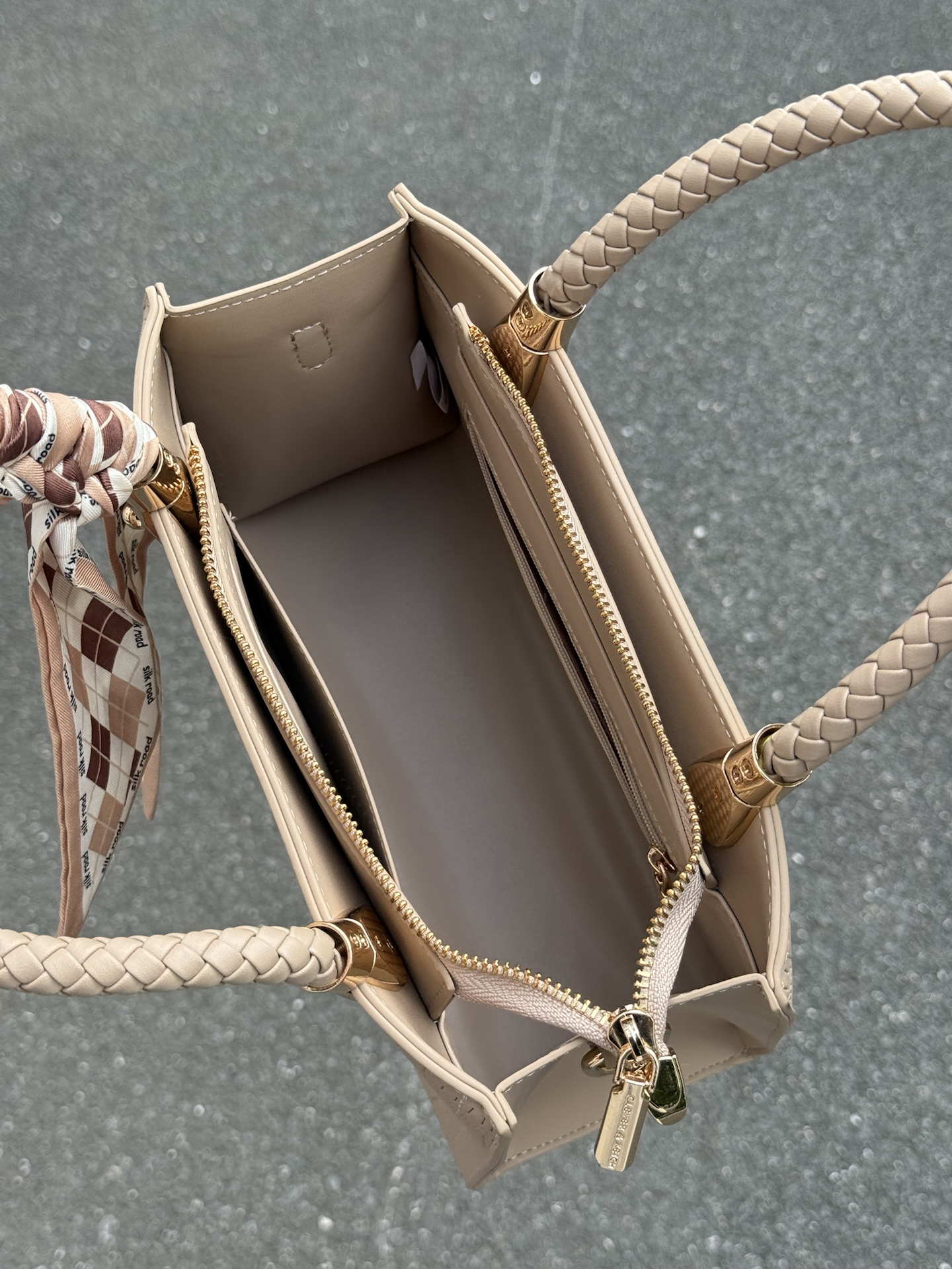 介只小ck鳄鱼纹包包给妈妈怎么样?