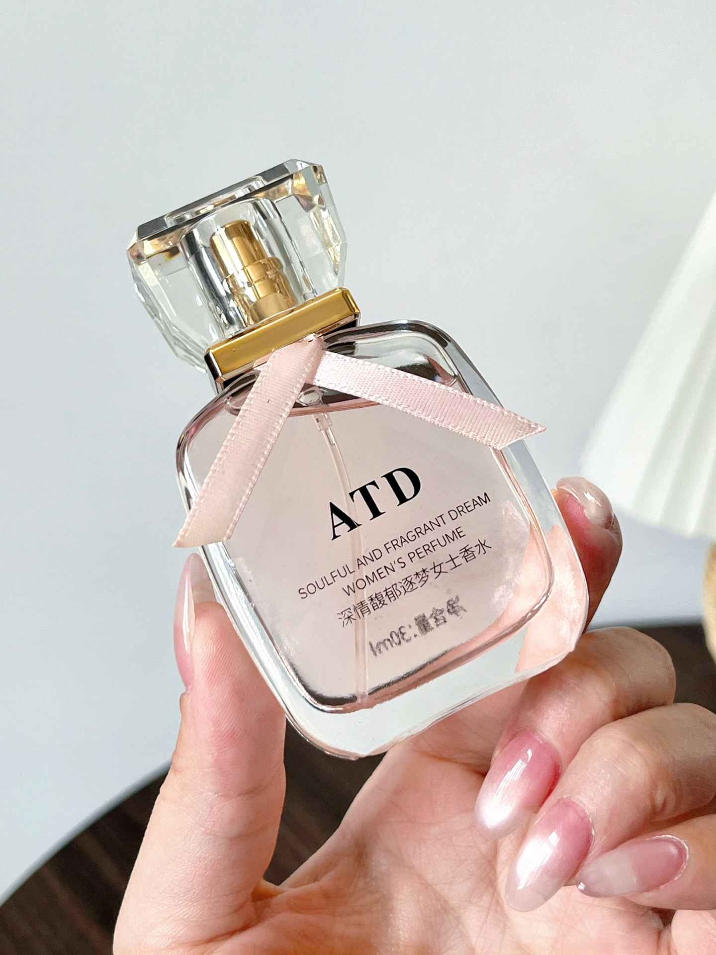 粉丝带香水瓶拿捏少女心啊