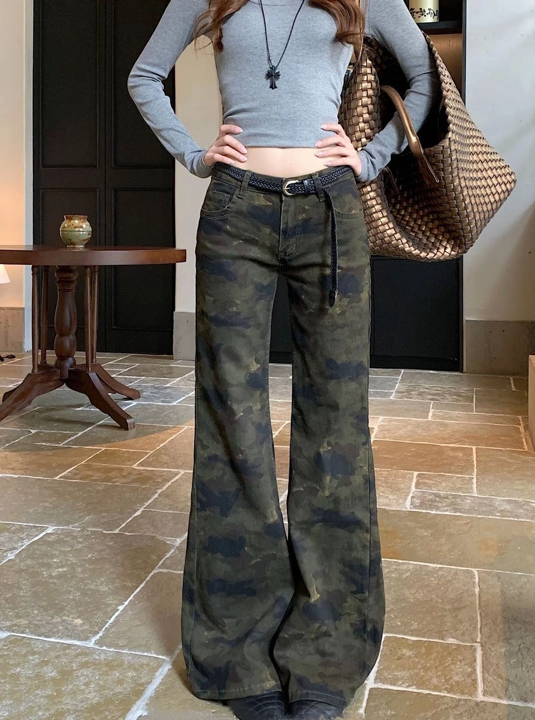 梨形身材的姐妹们有救了,这条裤子上身显腿直,显腿细,百搭,好驾驭