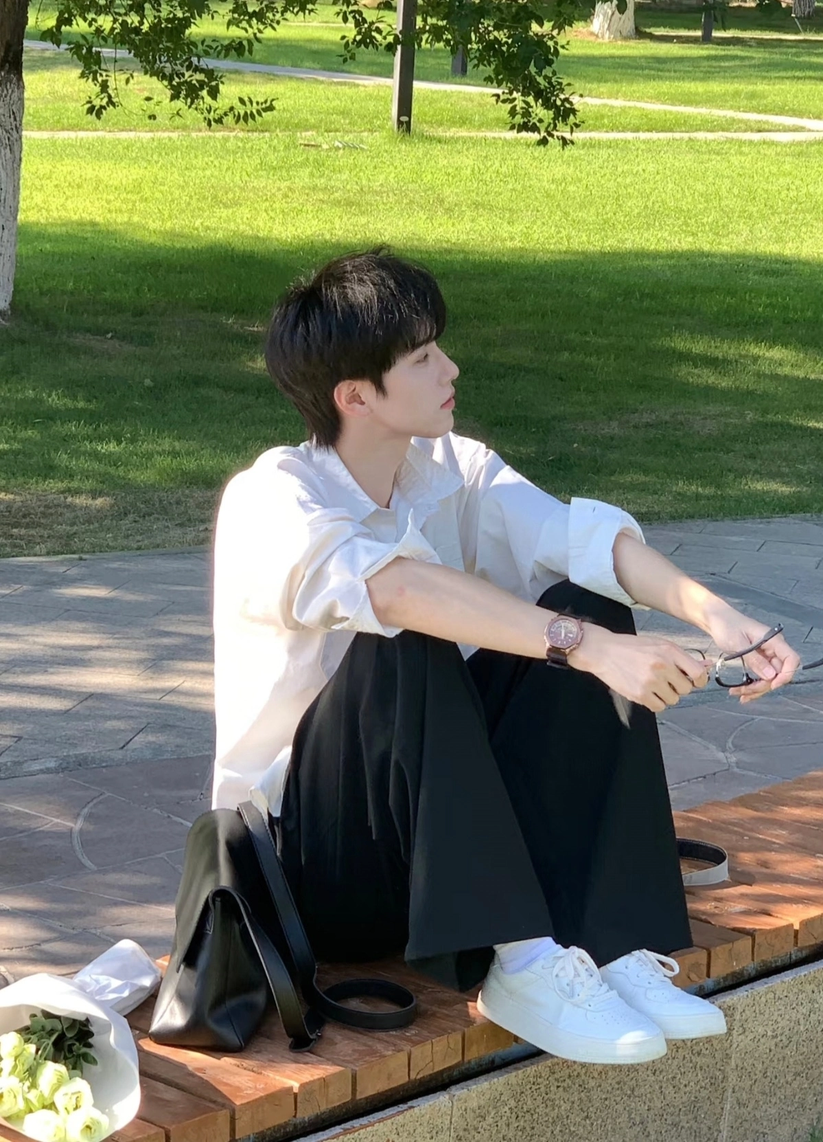 满满
感受春日的舒适惬意
#给韩流一些沪流冲击 #如何营造帅哥氛围感