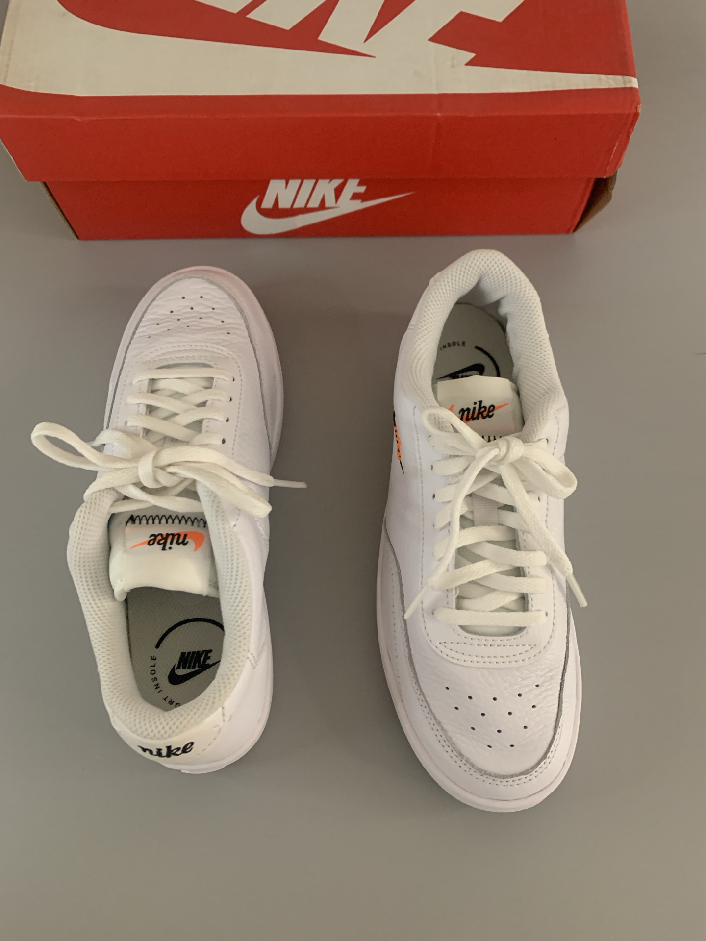 耐克百搭小白鞋子